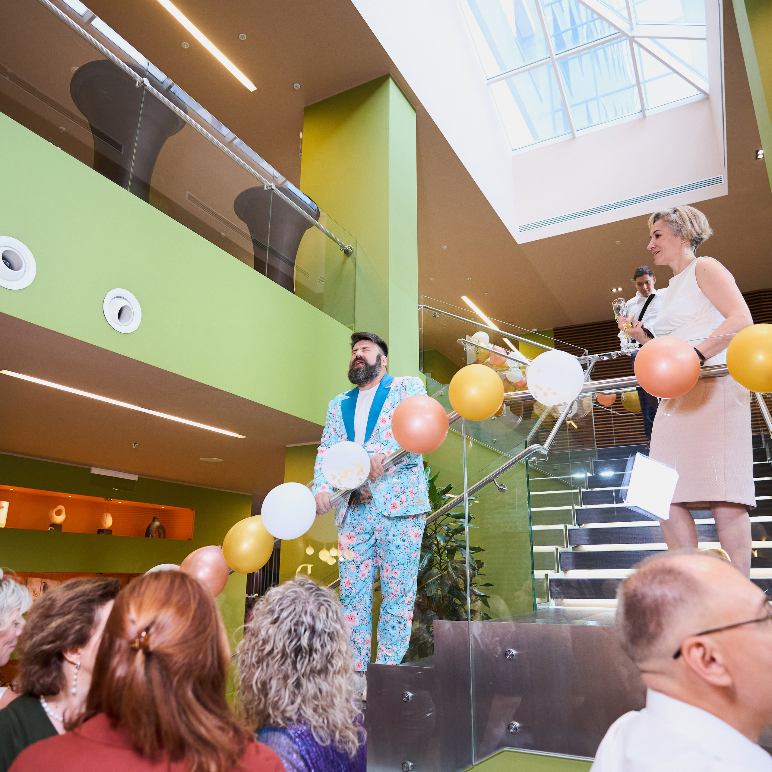 Репортаж с выпускного вечера 11 класса школы 29 в отеле Домина. Репортажный и женский фотограф в Новосибирске