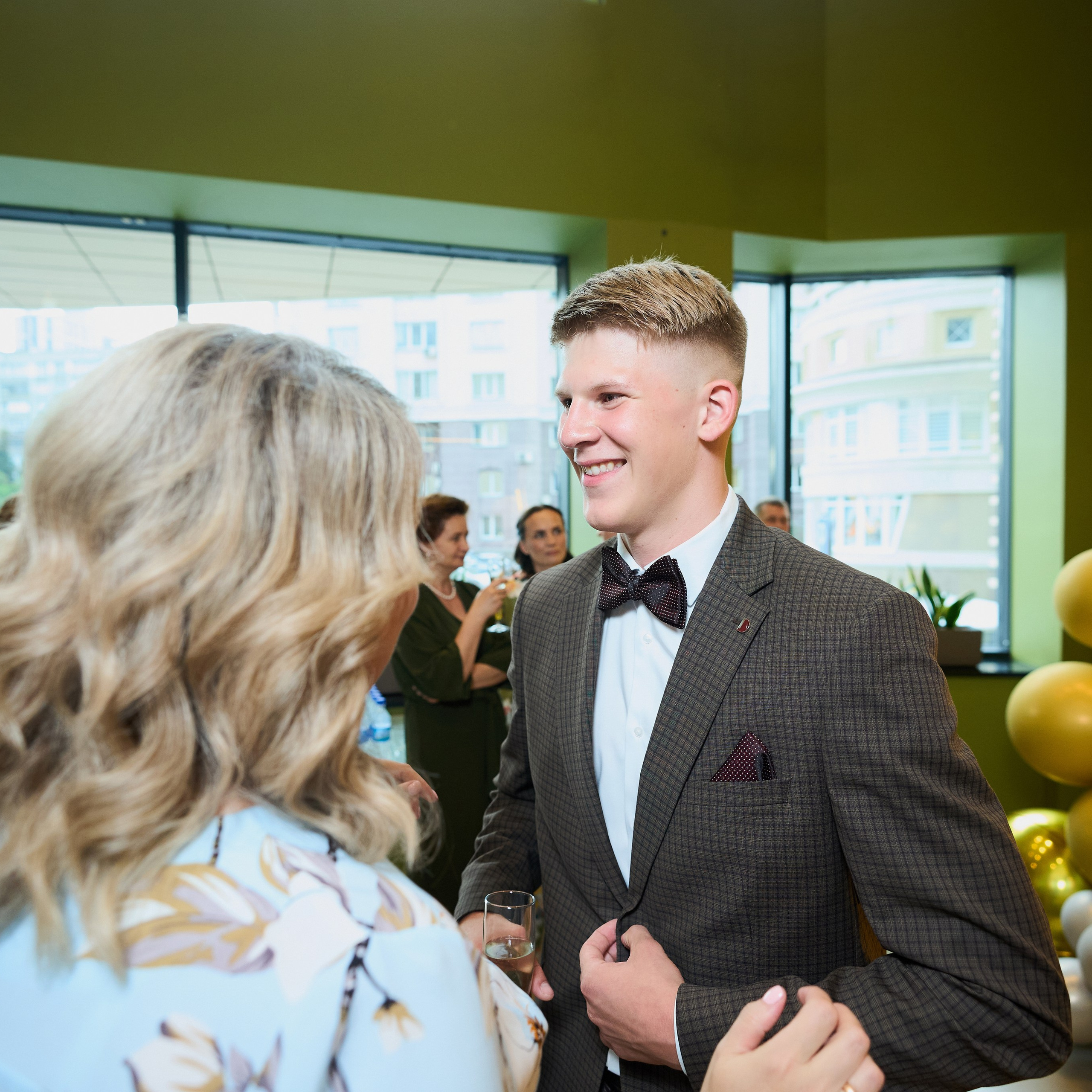 Репортаж с выпускного вечера 11 класса школы 29 в отеле Домина. Репортажный и женский фотограф в Новосибирске