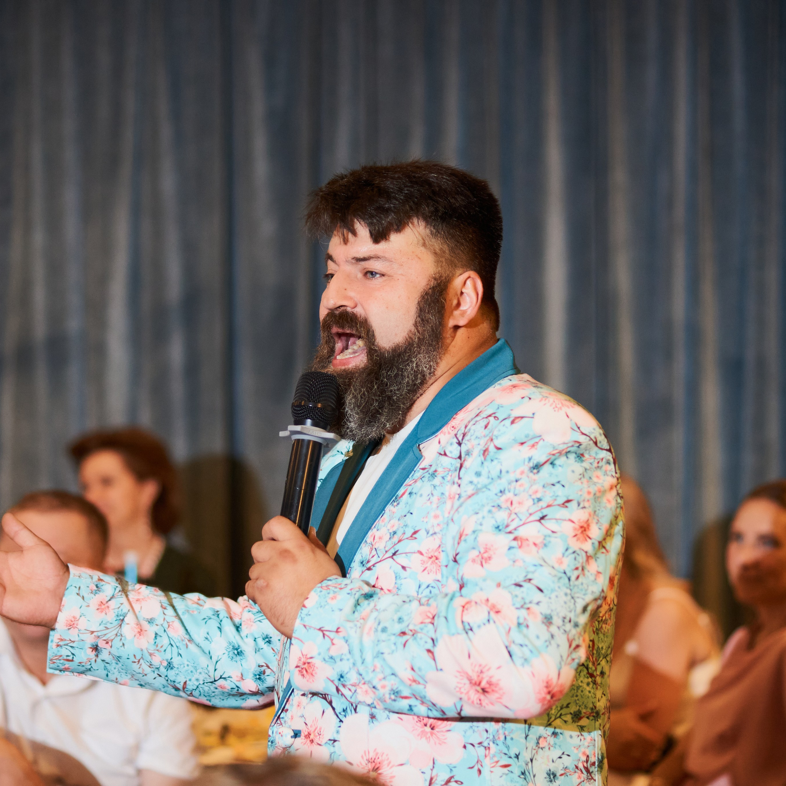 Репортаж с выпускного вечера 11 класса школы 29 в отеле Домина. Репортажный и женский фотограф в Новосибирске