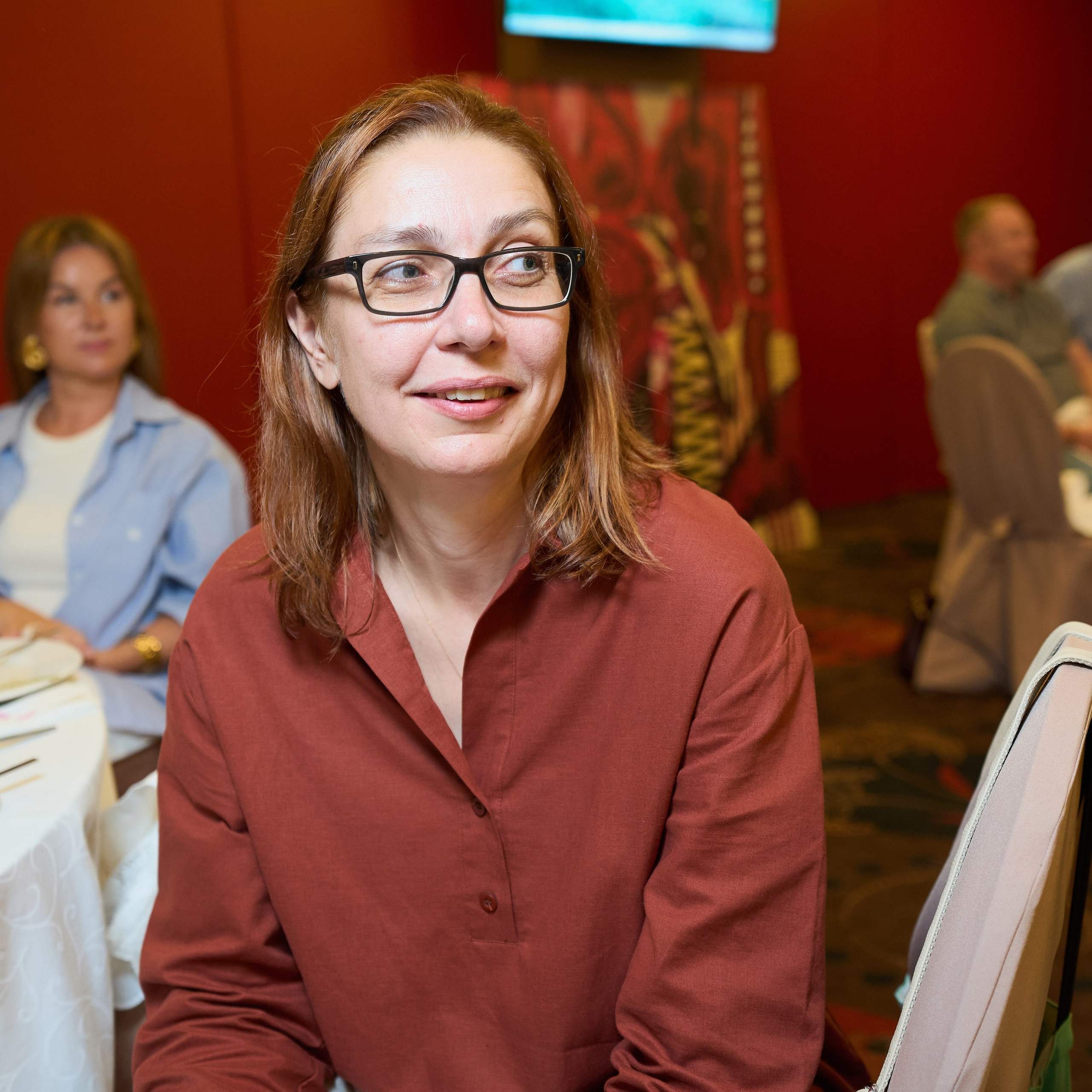 Репортаж с выпускного вечера 11 класса школы 29 в отеле Домина. Репортажный и женский фотограф в Новосибирске