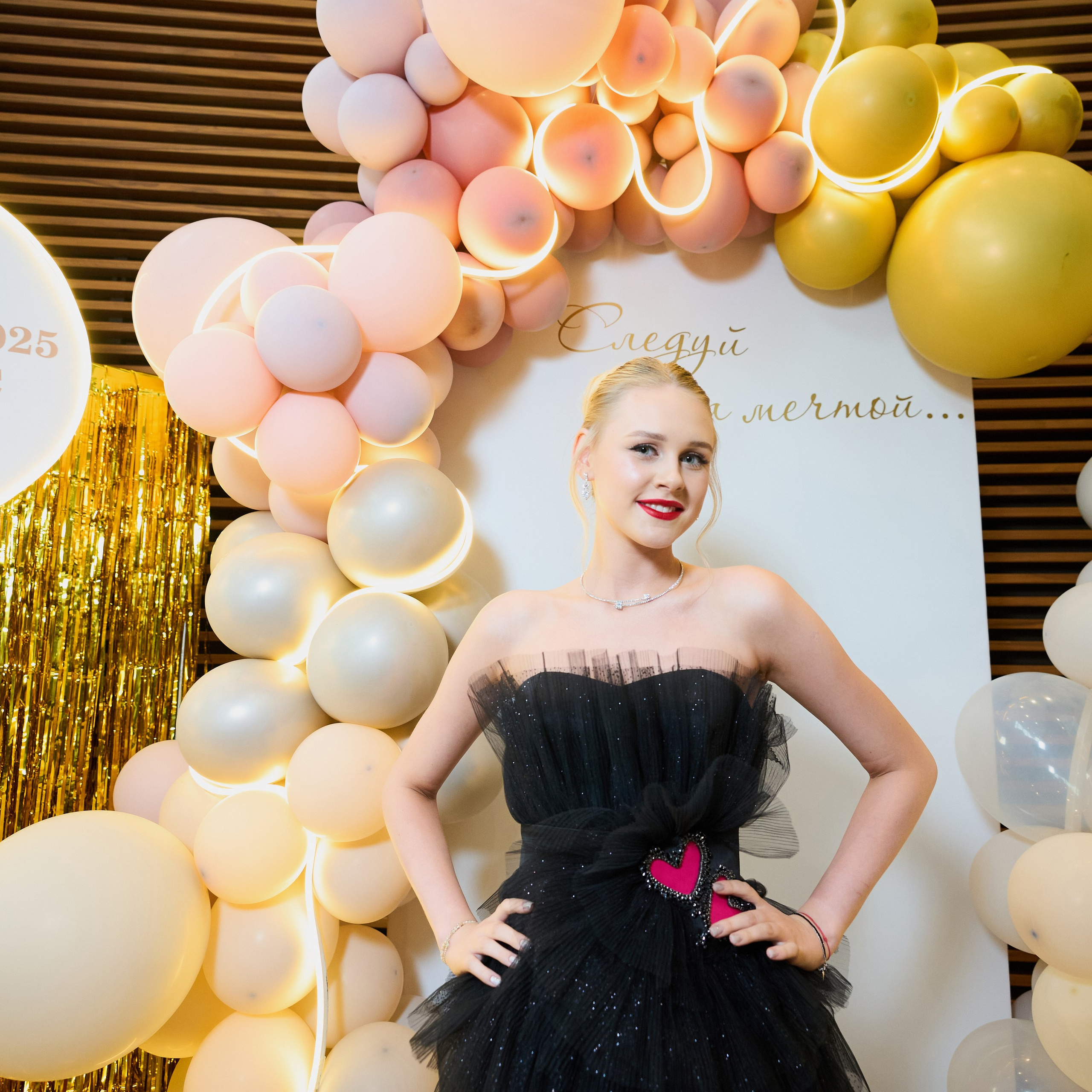 Репортаж с выпускного вечера 11 класса школы 29 в отеле Домина. Репортажный и женский фотограф в Новосибирске