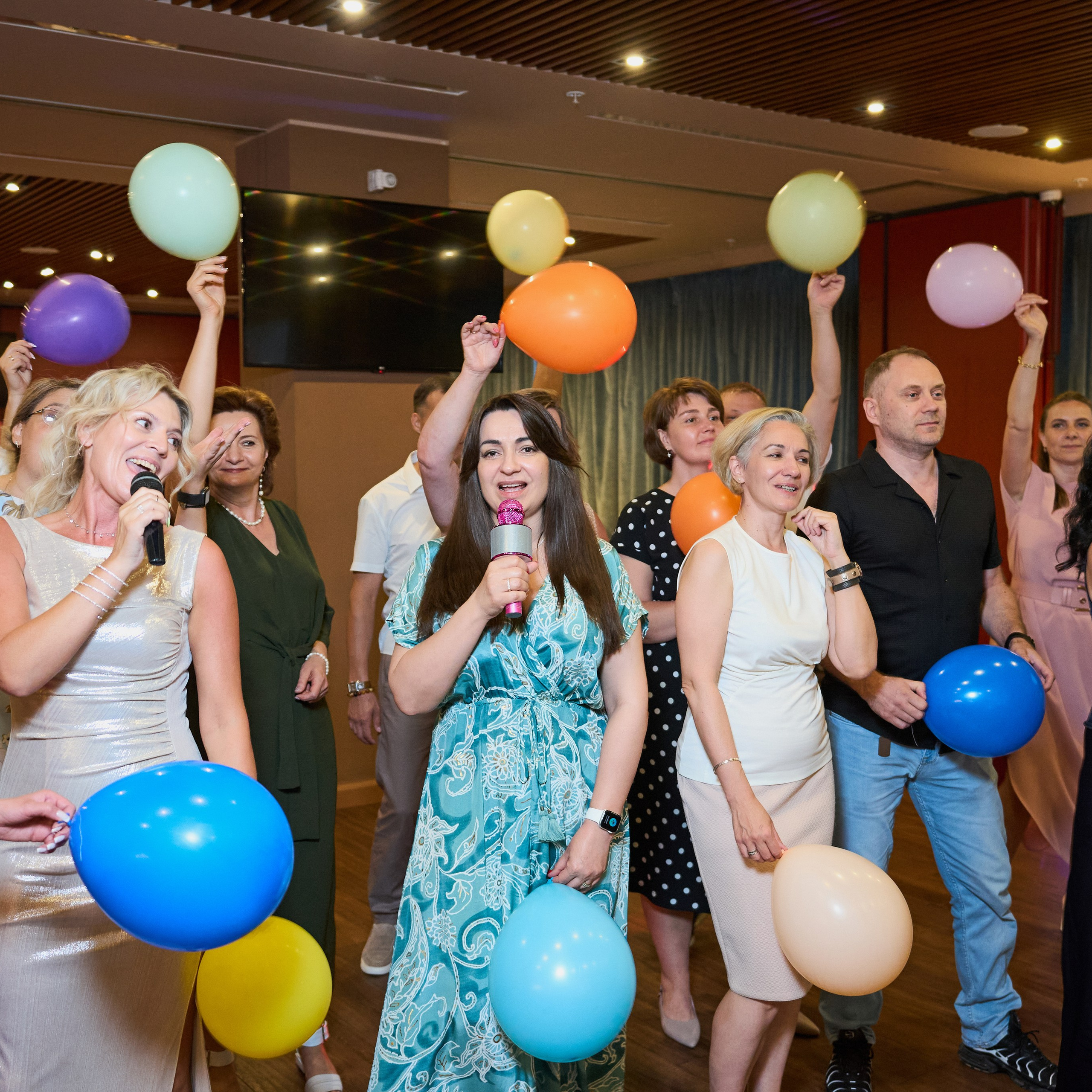 Репортаж с выпускного вечера 11 класса школы 29 в отеле Домина. Репортажный и женский фотограф в Новосибирске