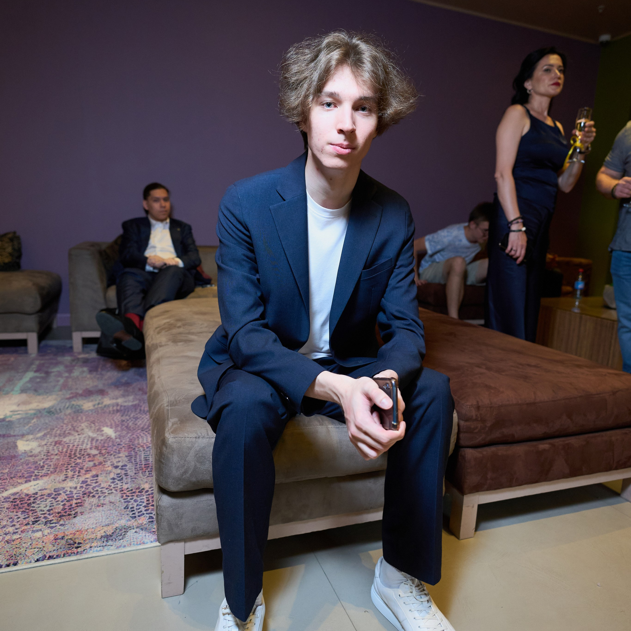 Репортаж с выпускного вечера 11 класса школы 29 в отеле Домина. Репортажный и женский фотограф в Новосибирске