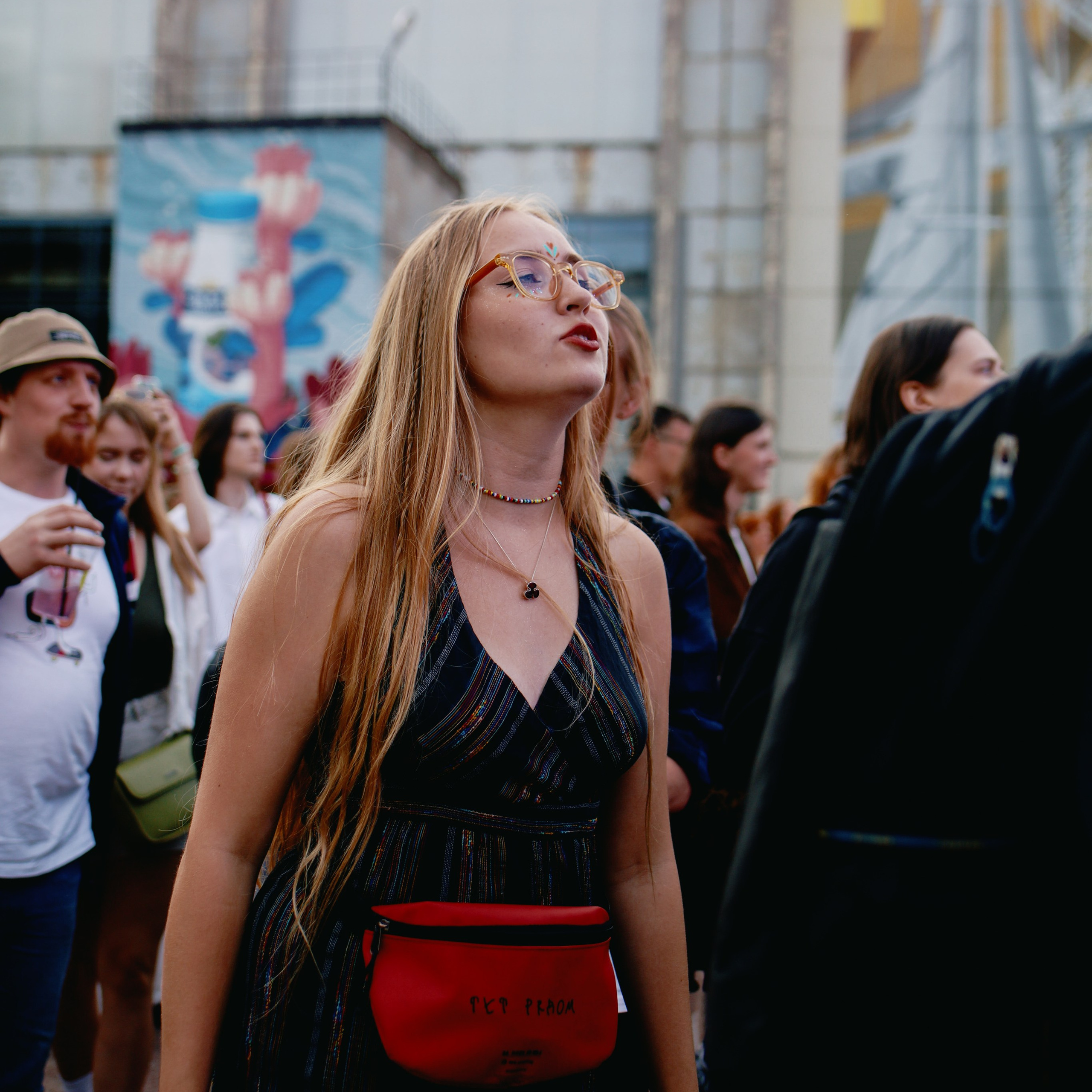 Антон тут рядом