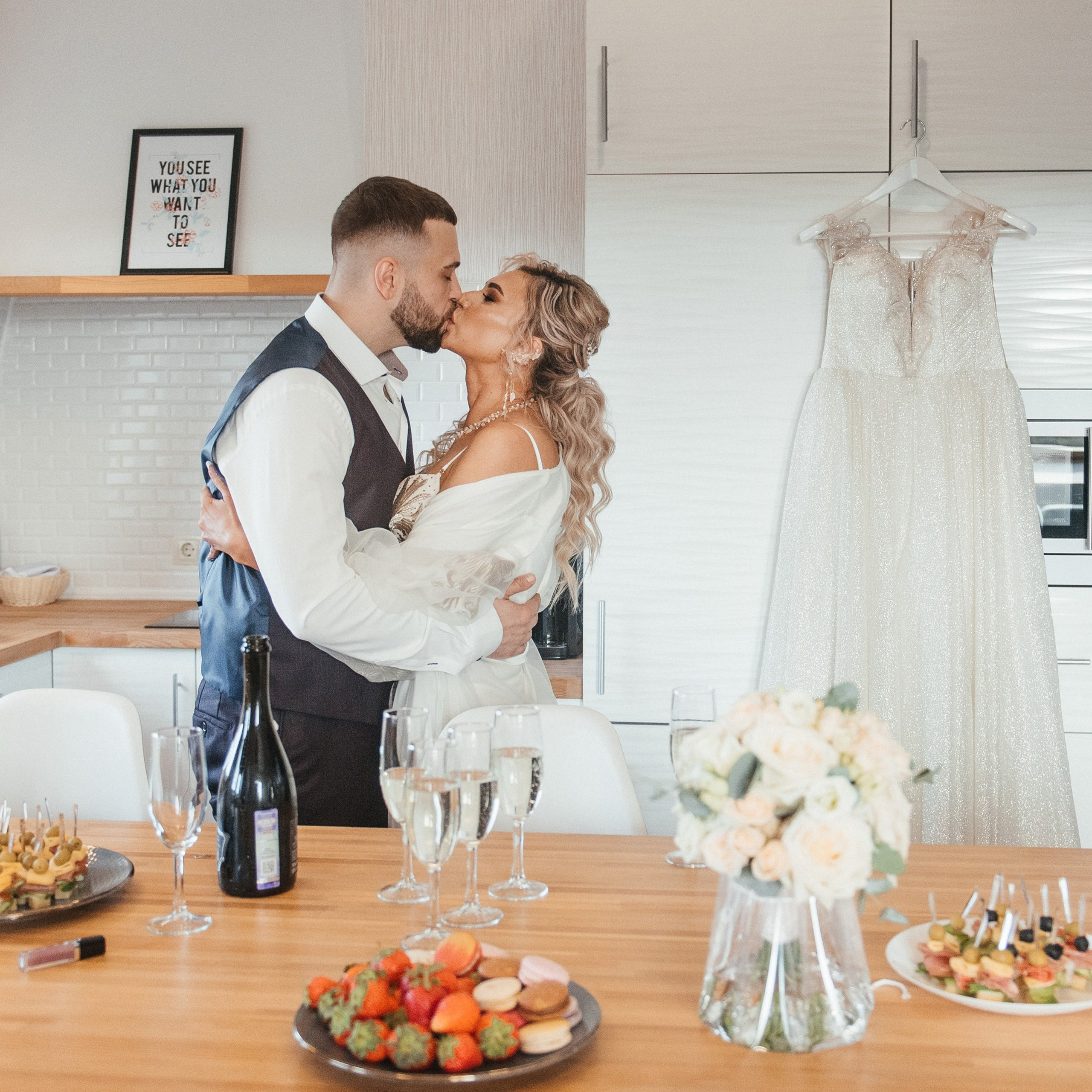 Красивые сборы жениха и невесты