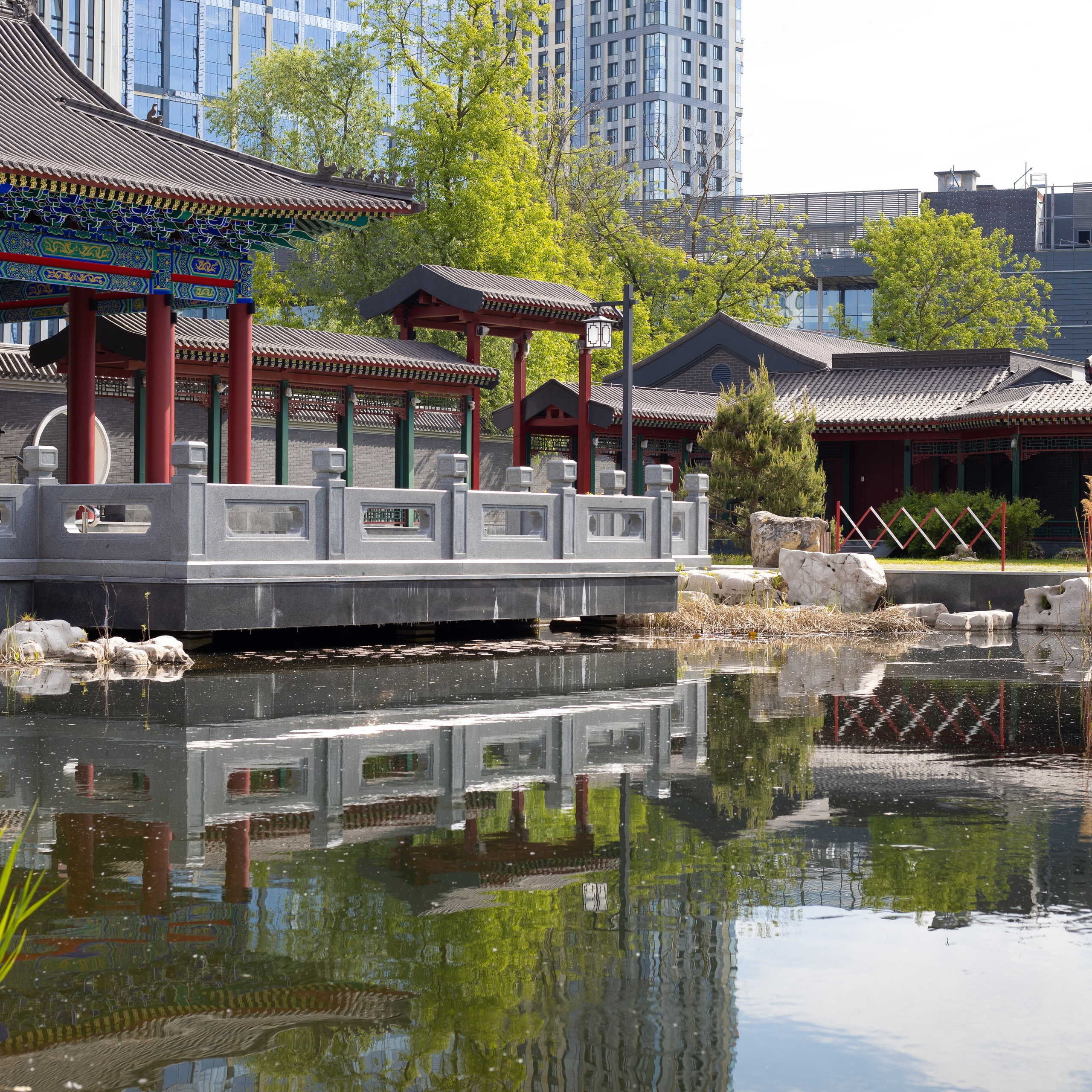 Парк Хуамин. Арка Цзыюнь