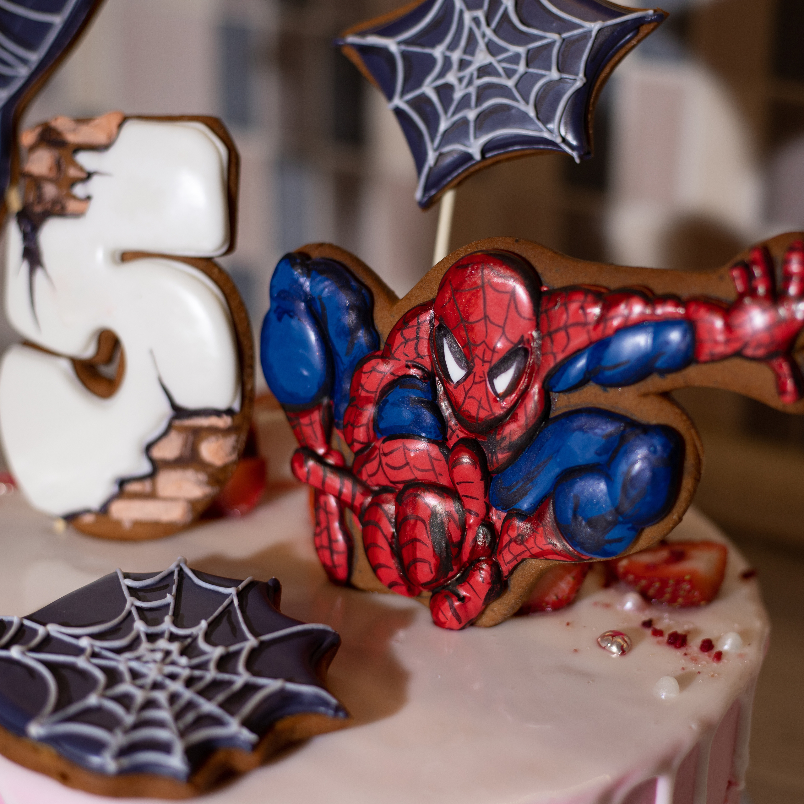 Фотография торта. украшения торта. Торт. Торт с украшениями. Украшения пряники.