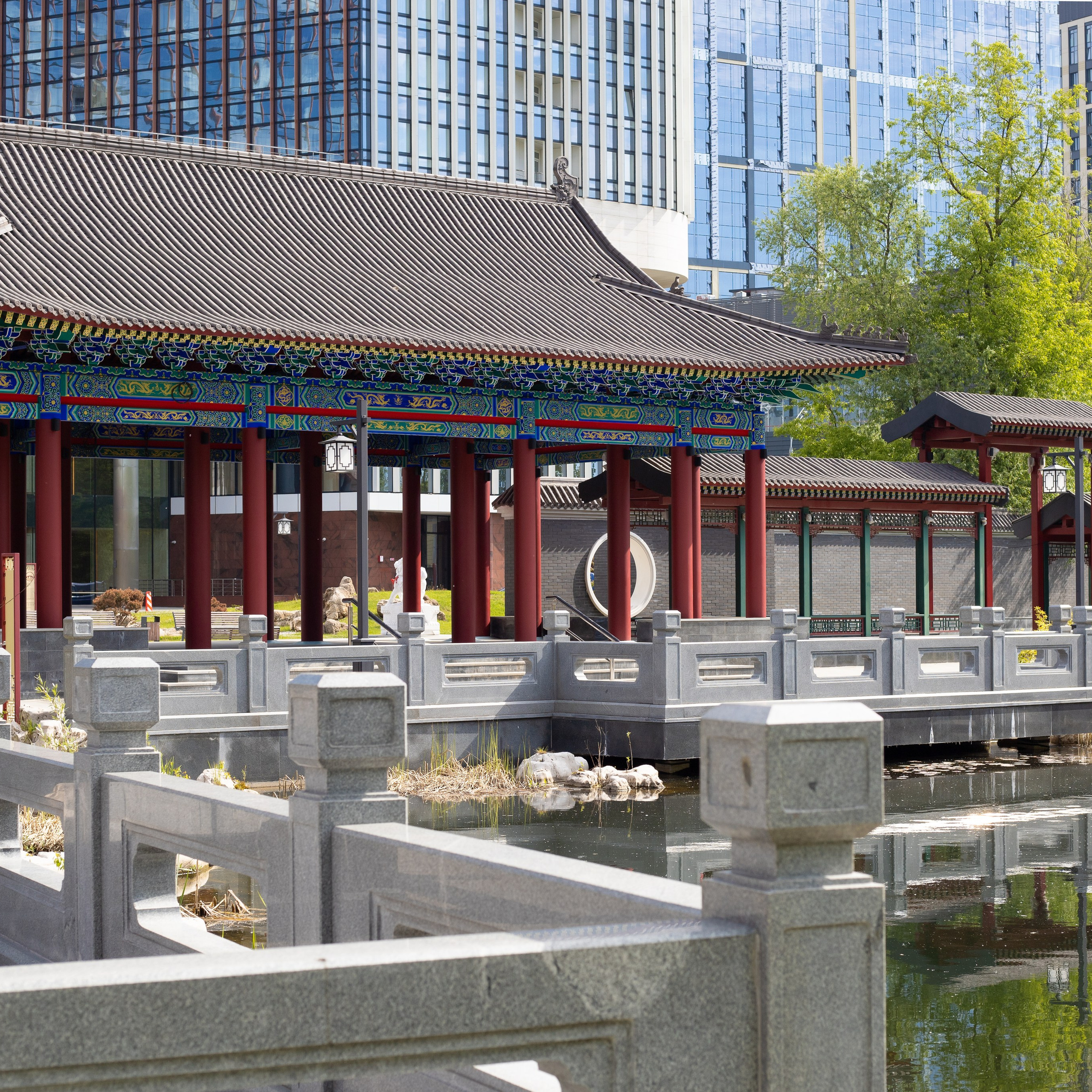 Парк Хуамин. Арка Цзыюнь