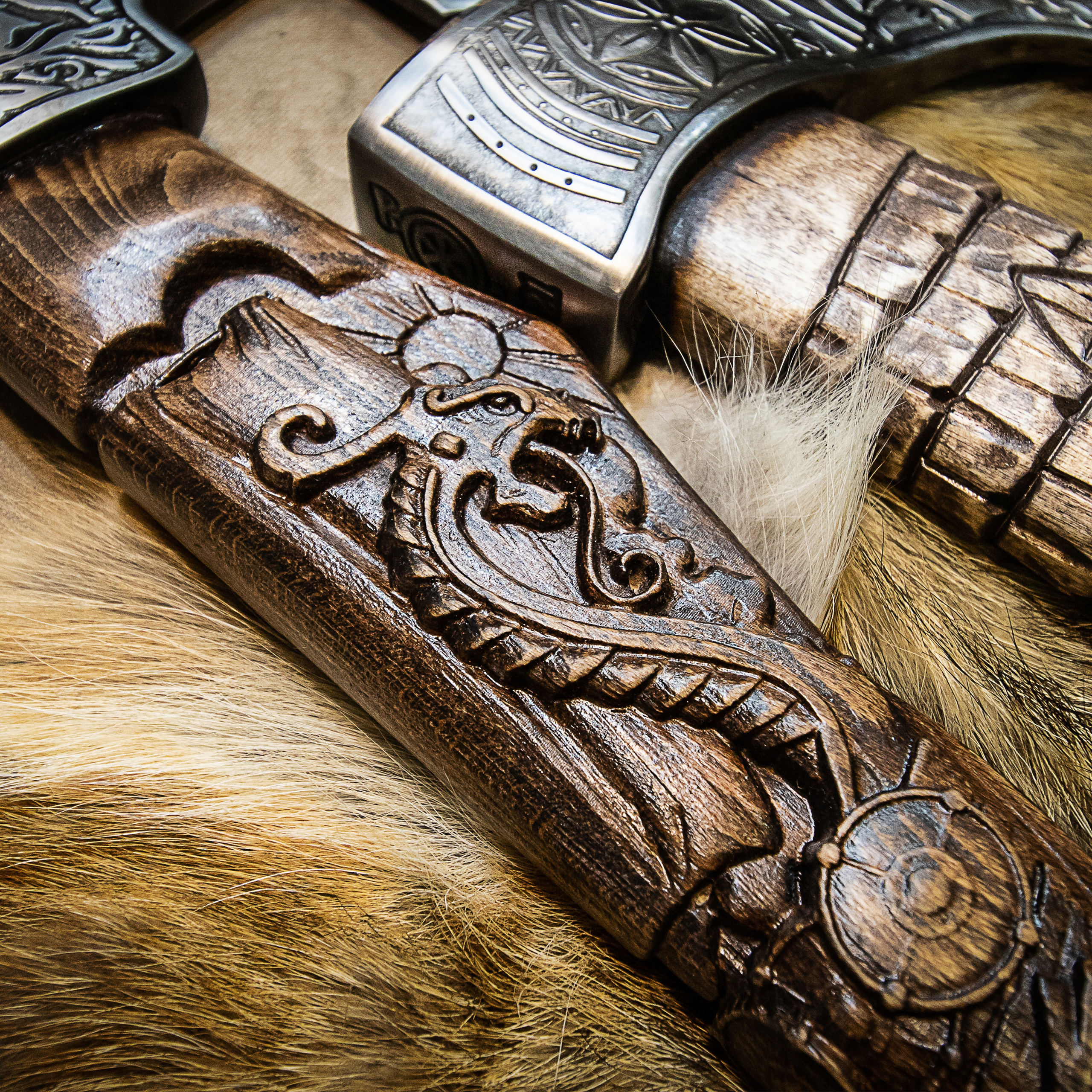 Топор. Секира Радослава. Фотограф Москва. Выставка "Ладья". Москва.