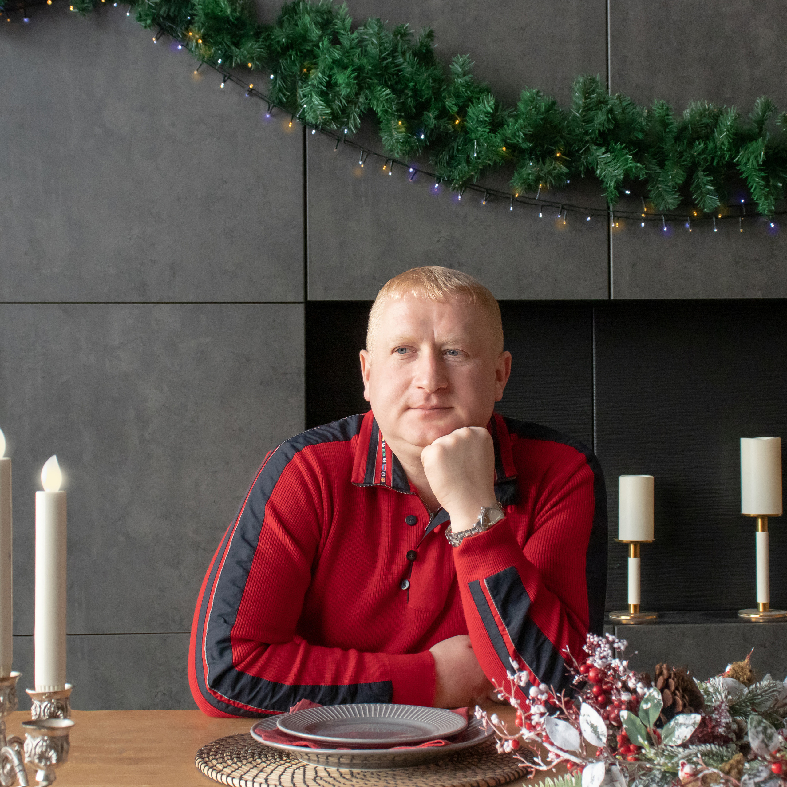 Мужская фотосессия в фотостудии Блик. Мужской новогодний портрет.