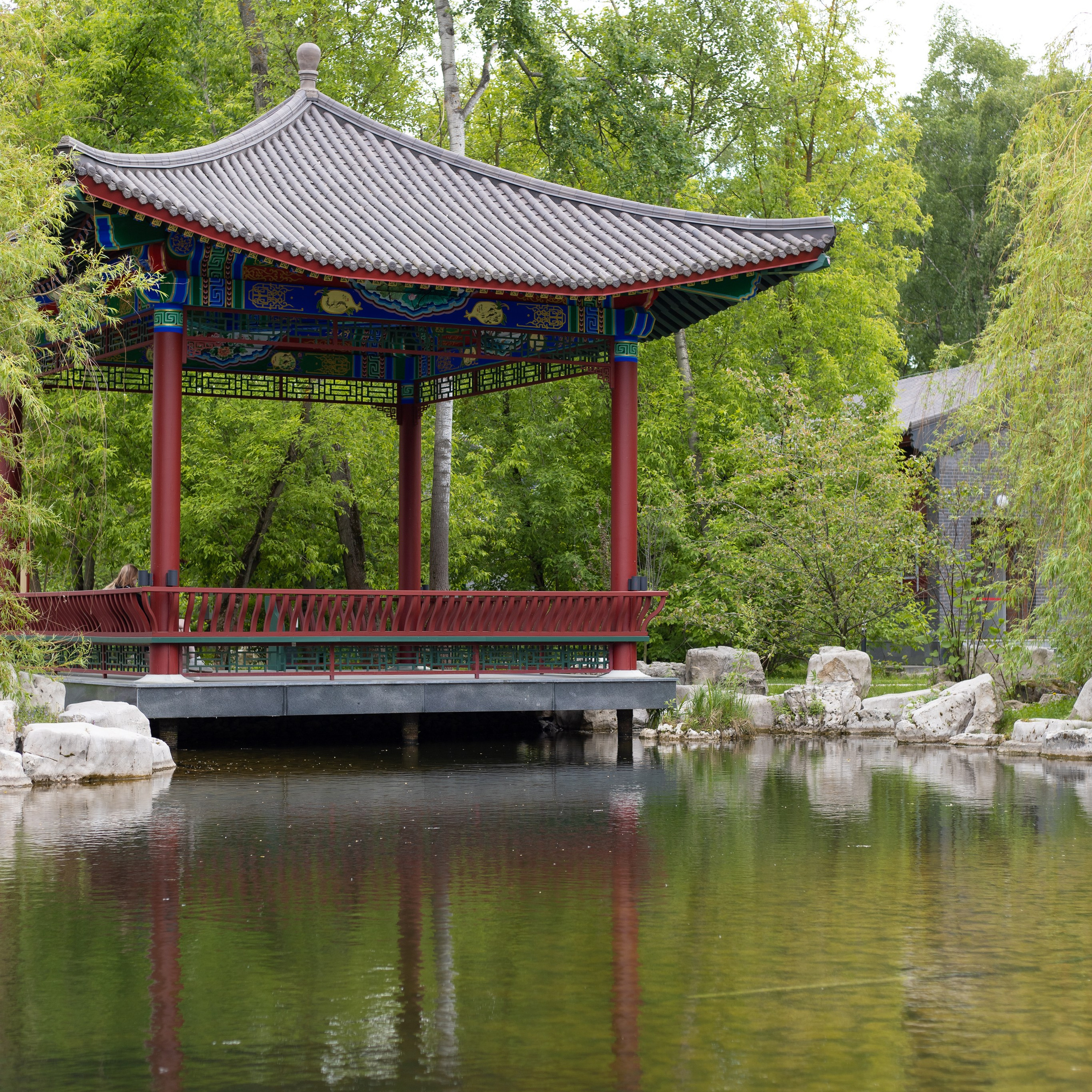 Парк Хуамин. Беседка Фэнхэ