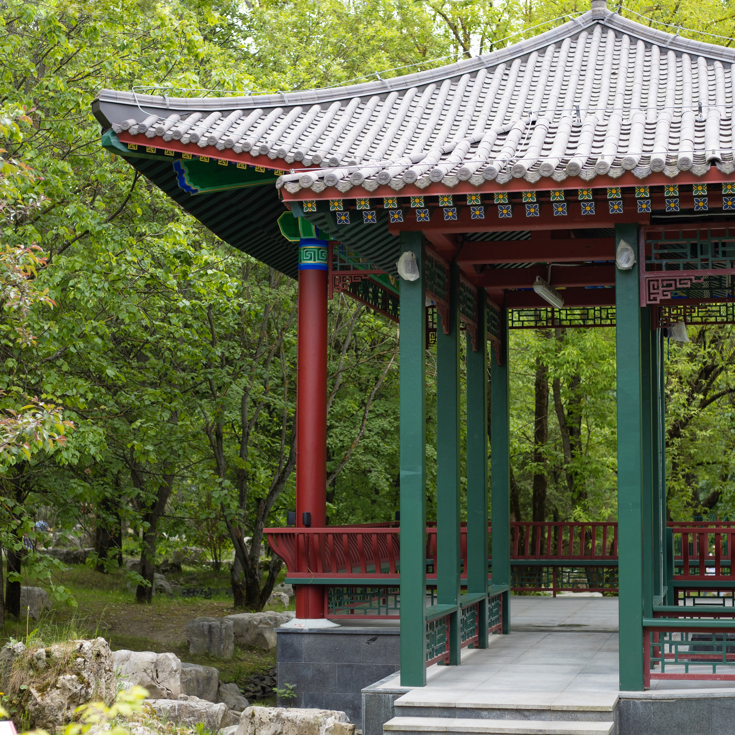 Парк Хуамин. Арка Цзыюнь