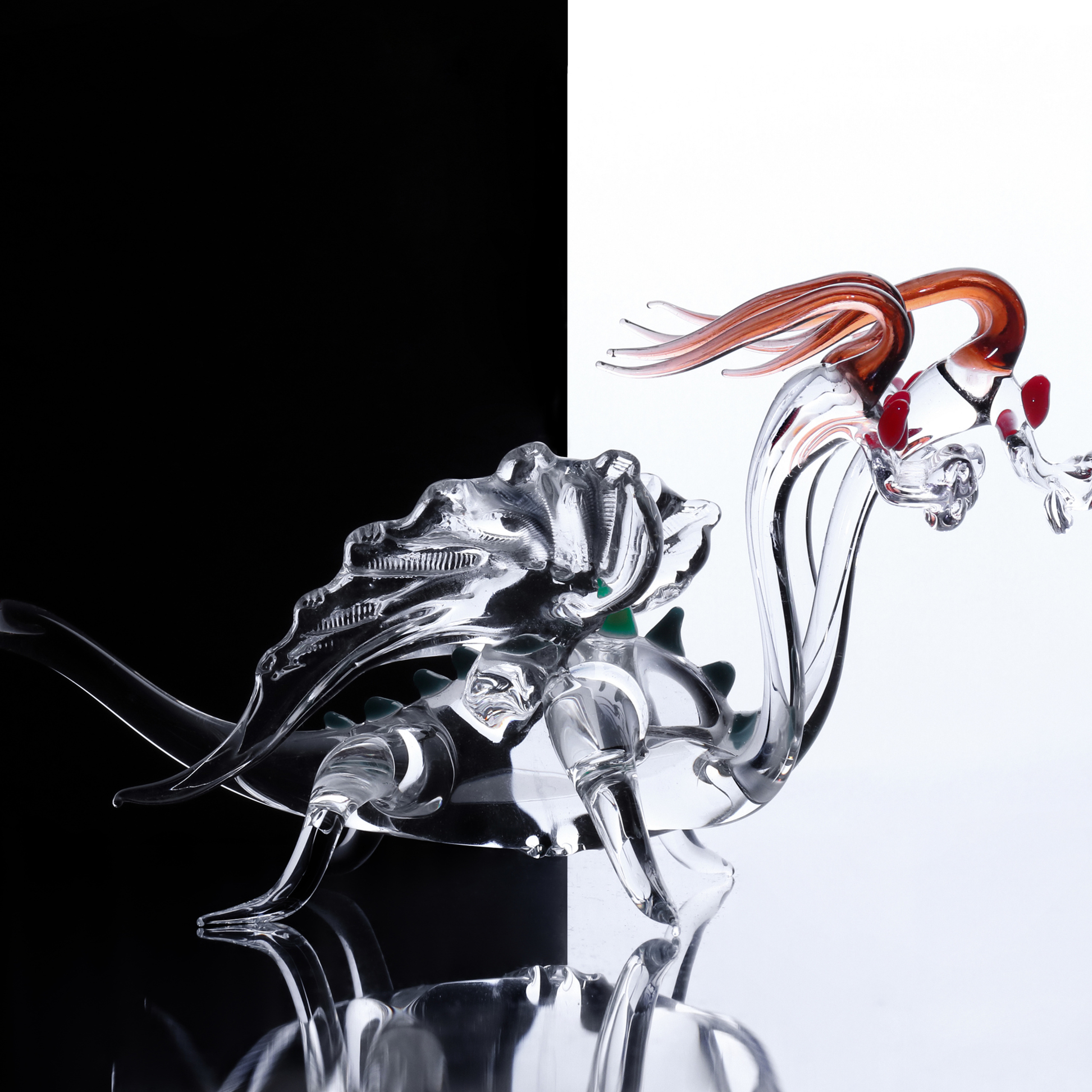 Стеклянный дракон. Работа Юрия Леньшина. Калининград.