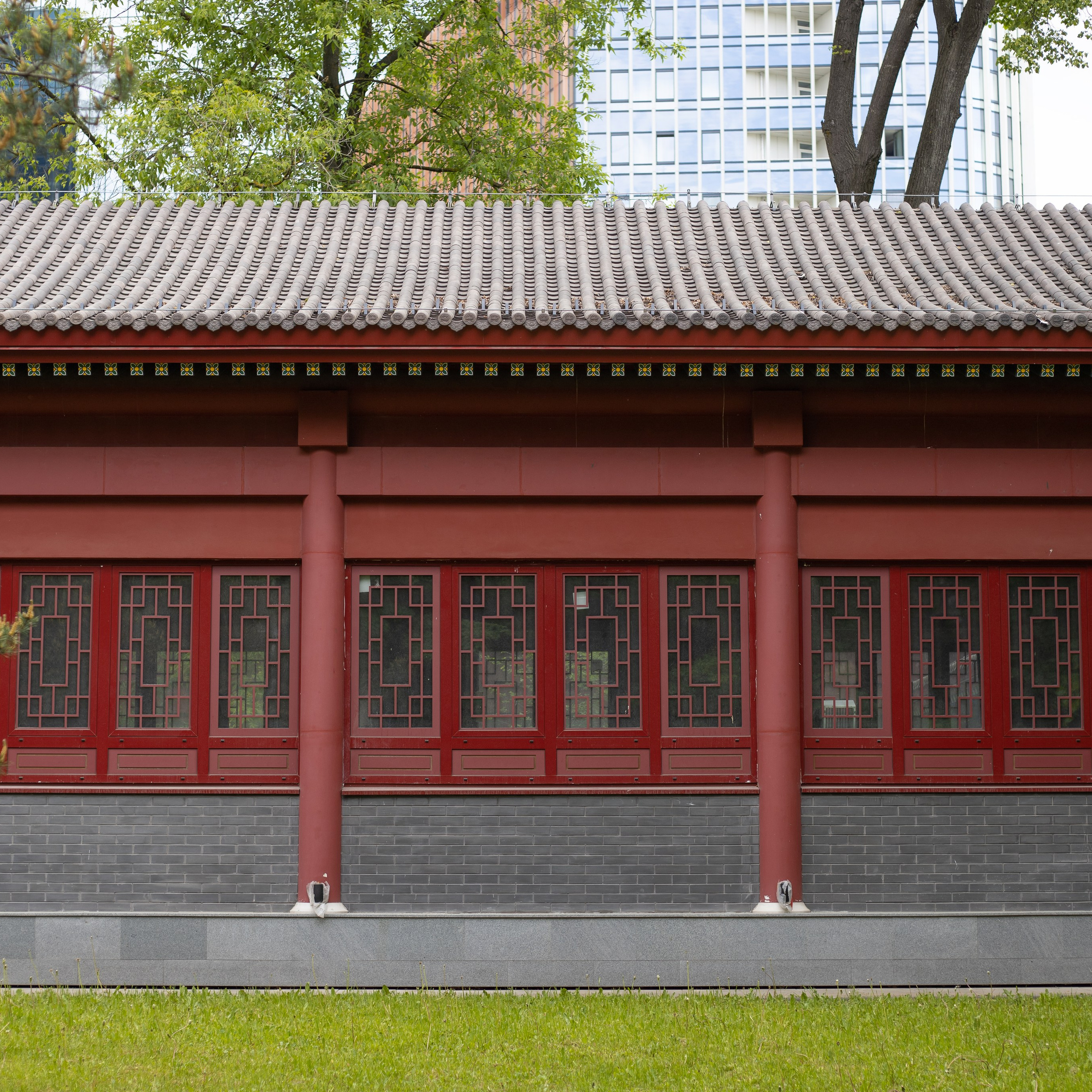 Павильон Данфэн. Парк Хуаминюан