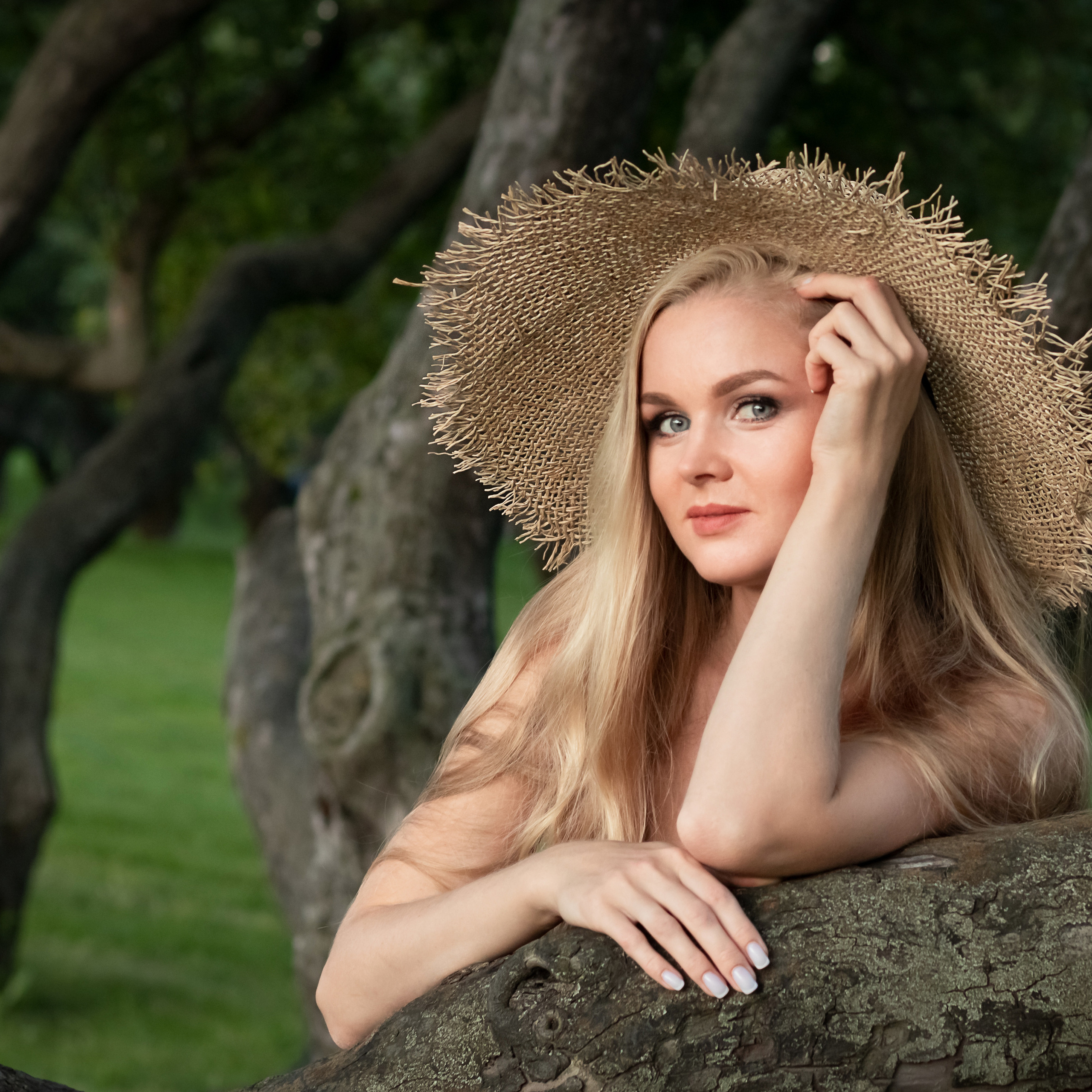 Коломенское. Фотосессия в Москве. Девушка в шляпе.