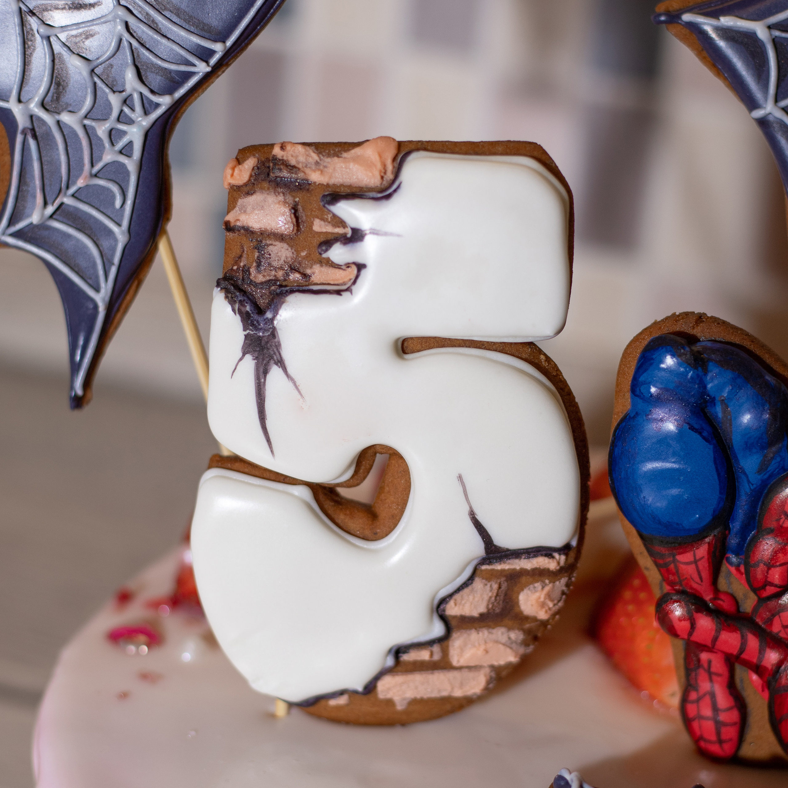 Фотография торта. украшения торта. Торт. Торт с украшениями. Украшения пряники.