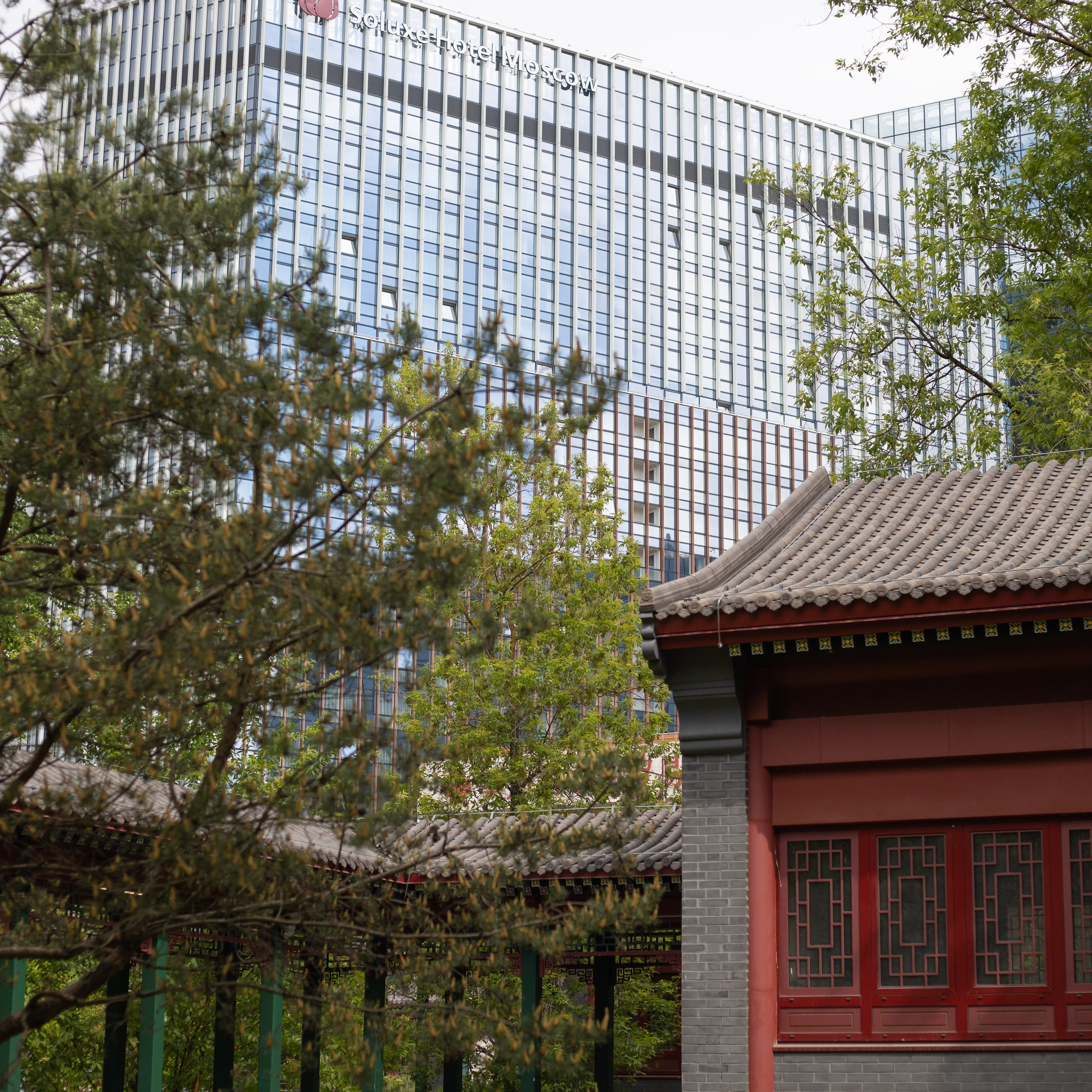 Павильон Данфэн. Парк Хуаминюан