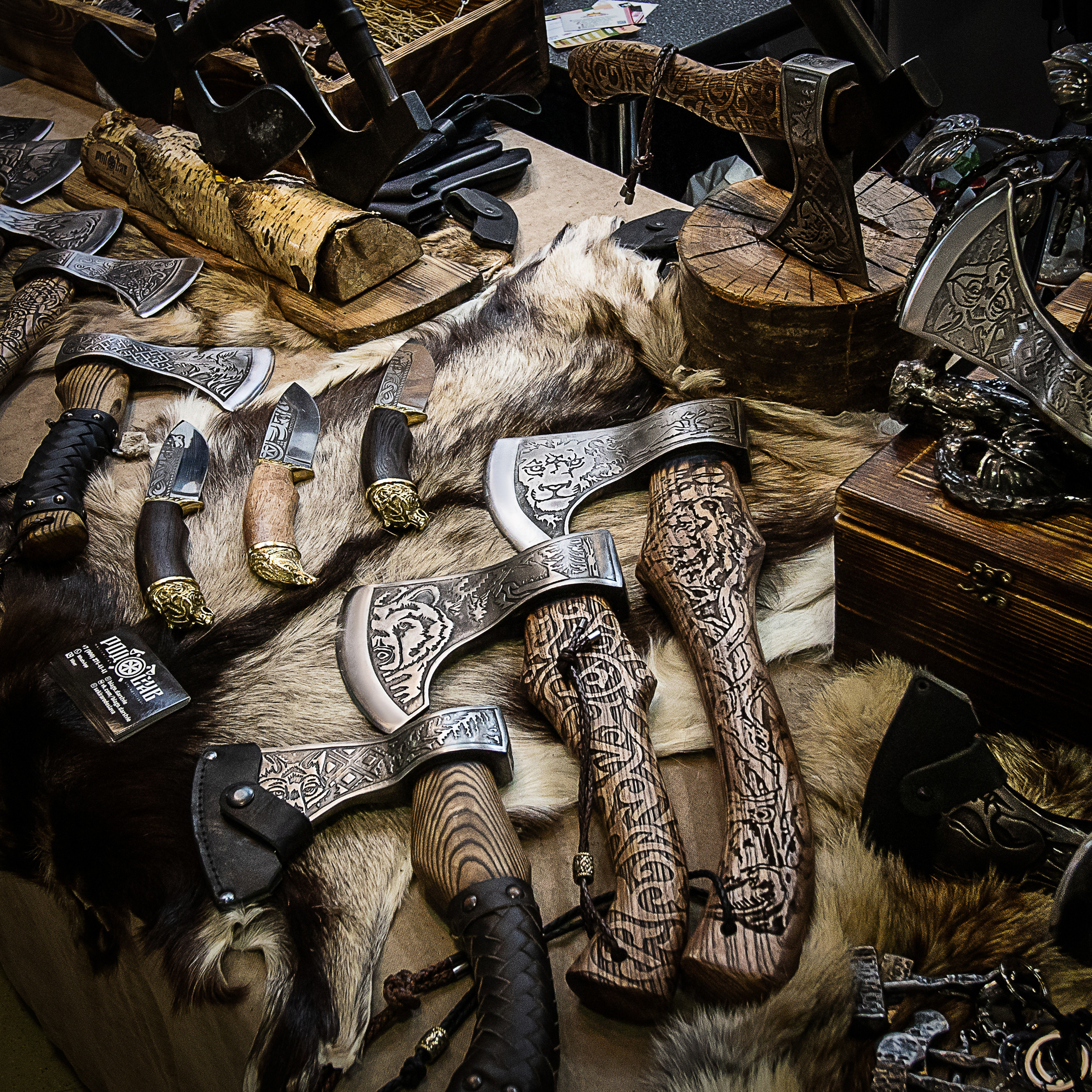 Топоры. Секира Радослава. Фотограф Москва. Выставка "Ладья". Москва.