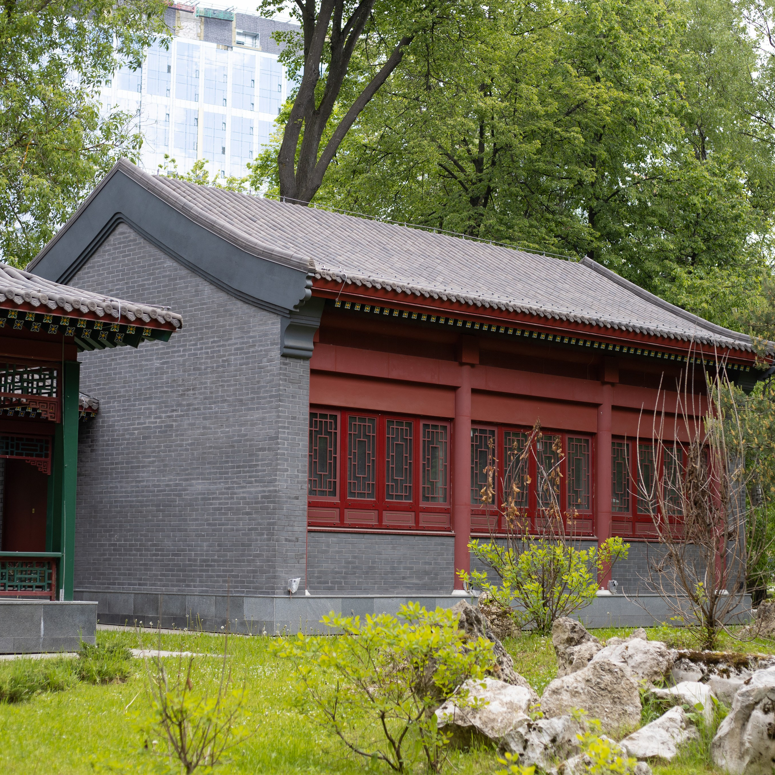 Павильон Данфэн. Парк Хуаминюан