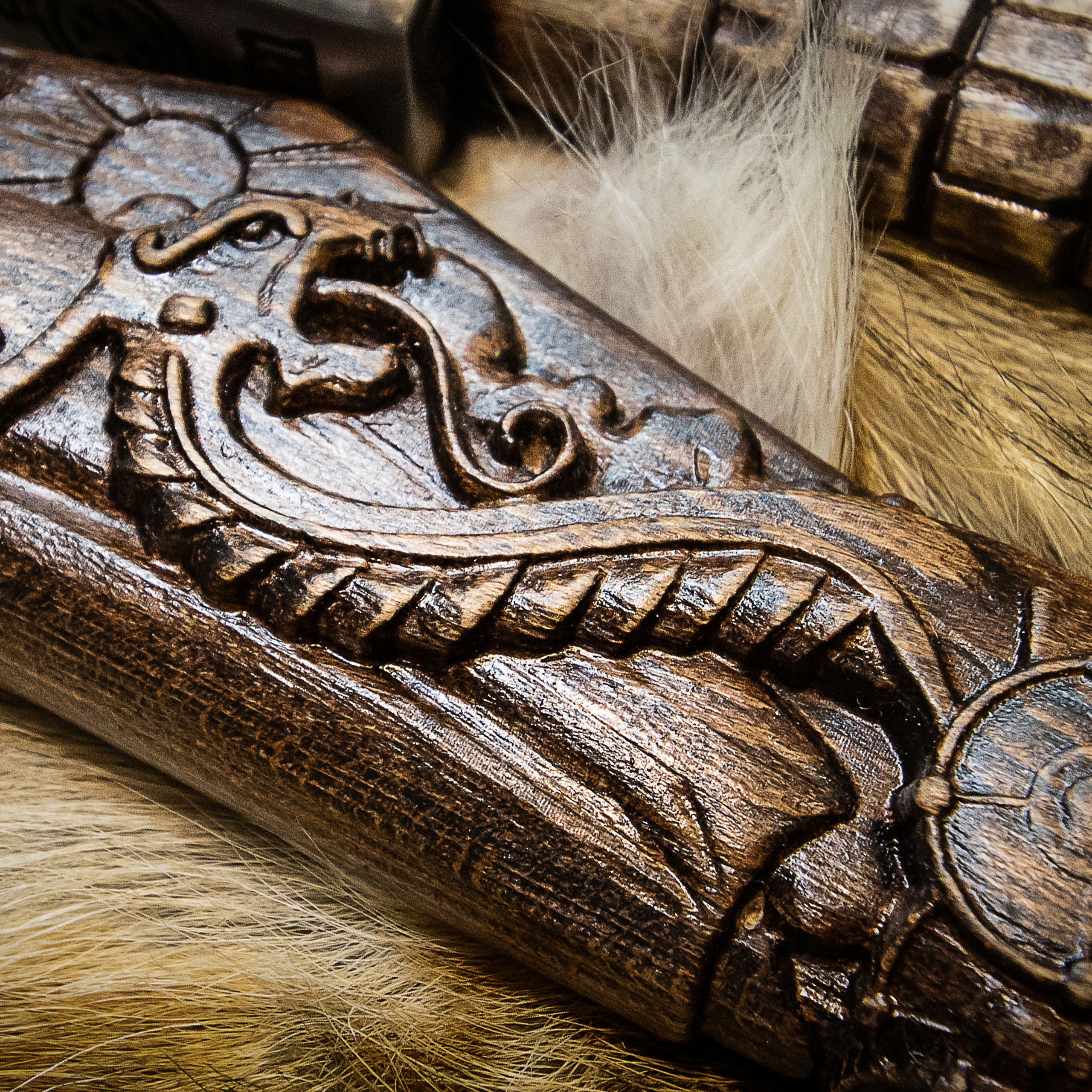 Топор. Секира Радослава. Фотограф Москва. Выставка "Ладья". Москва.