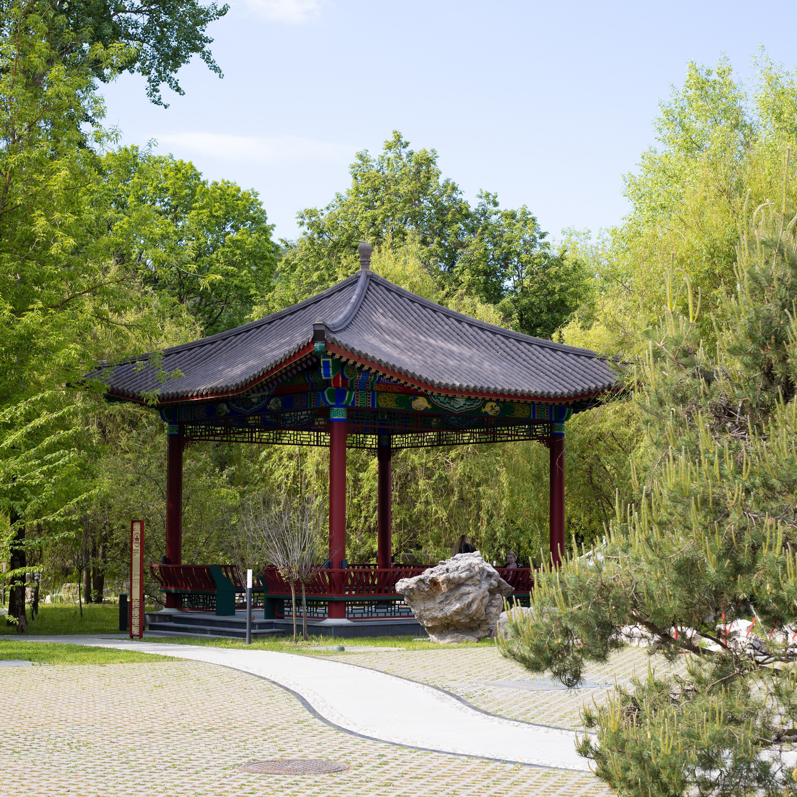 Парк Хуамин. Беседка Фэнхэ