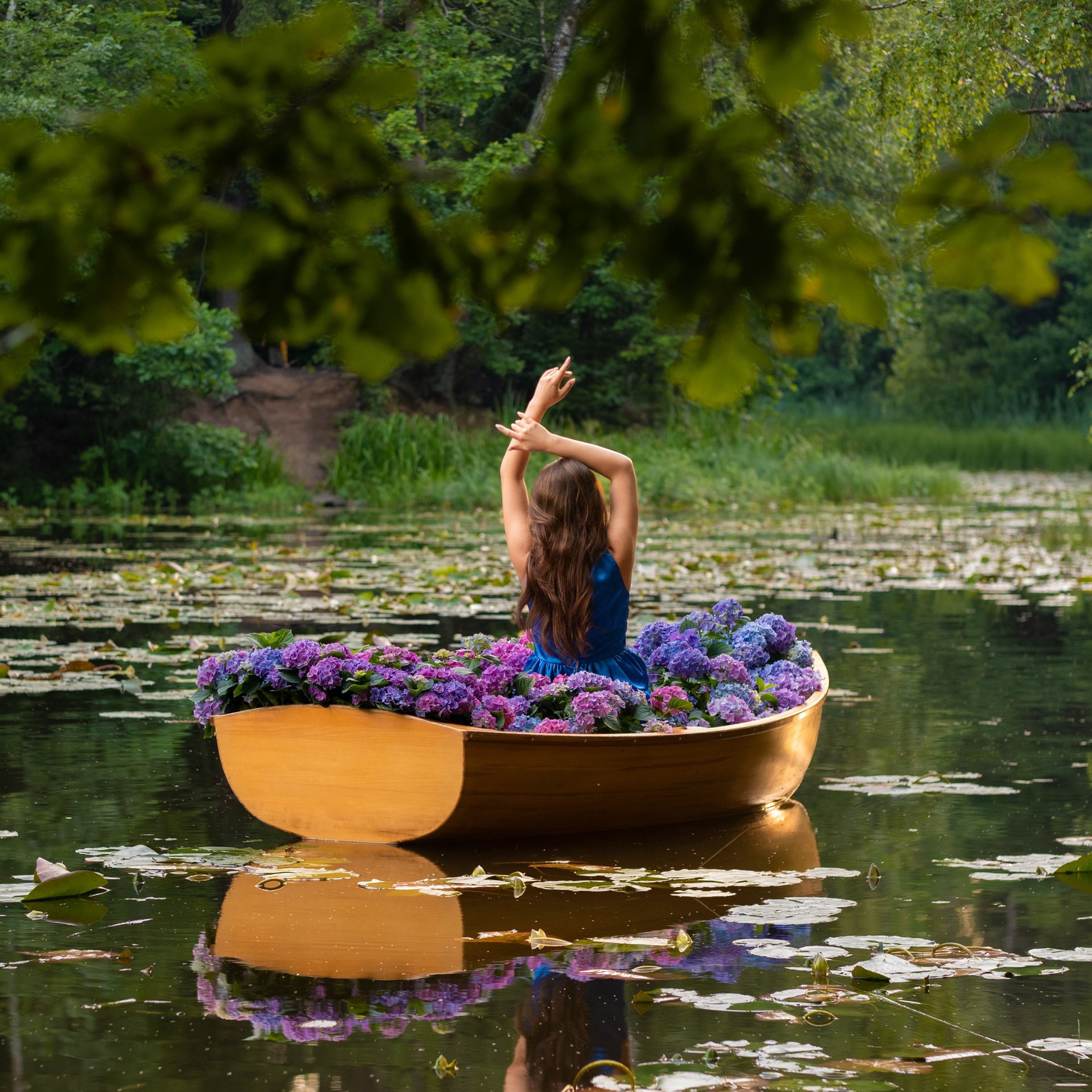 Лодка с гортензией