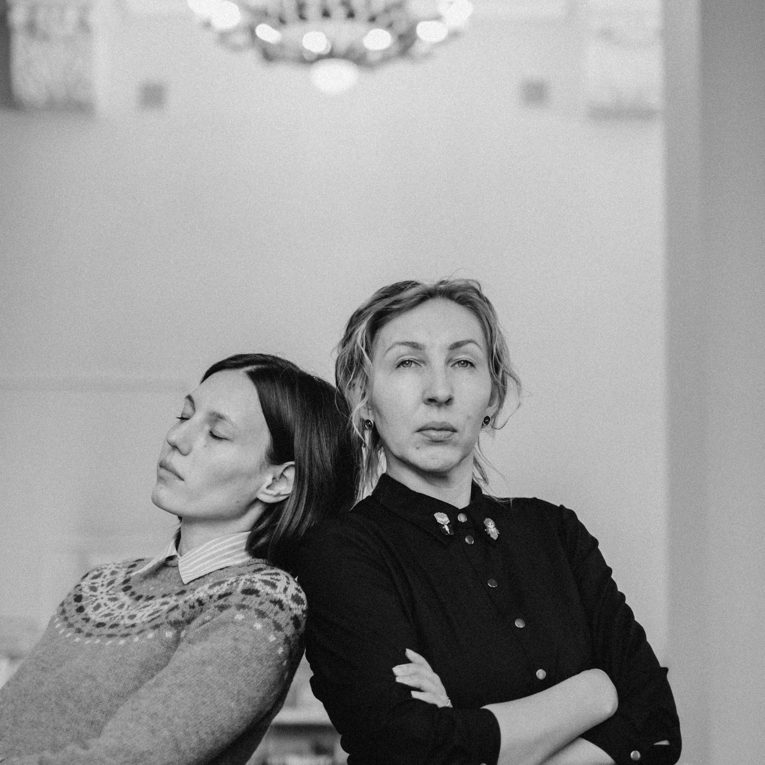 Аня и Алиса | Фотосессия в библиотеке