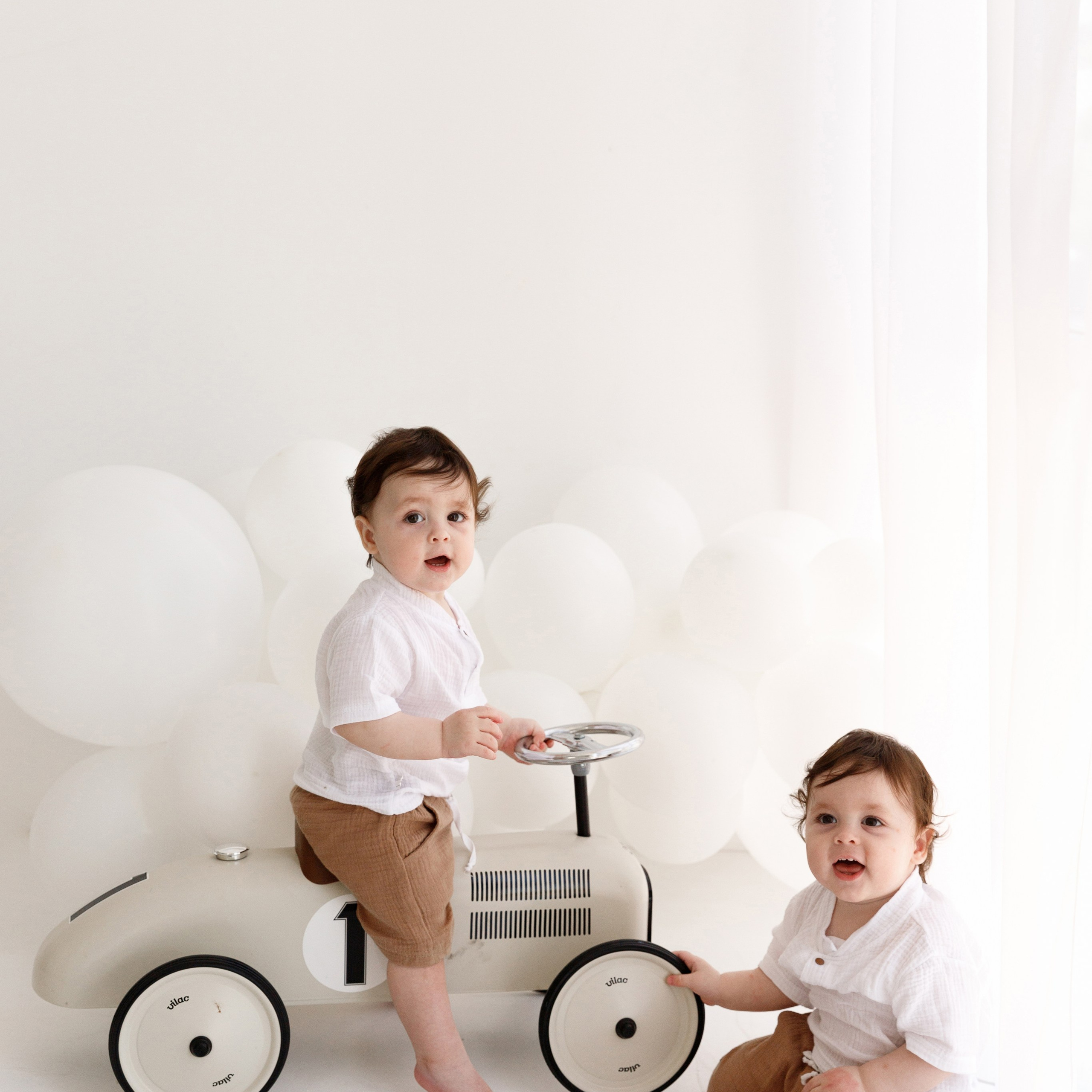 Близнецы Артём и Артур