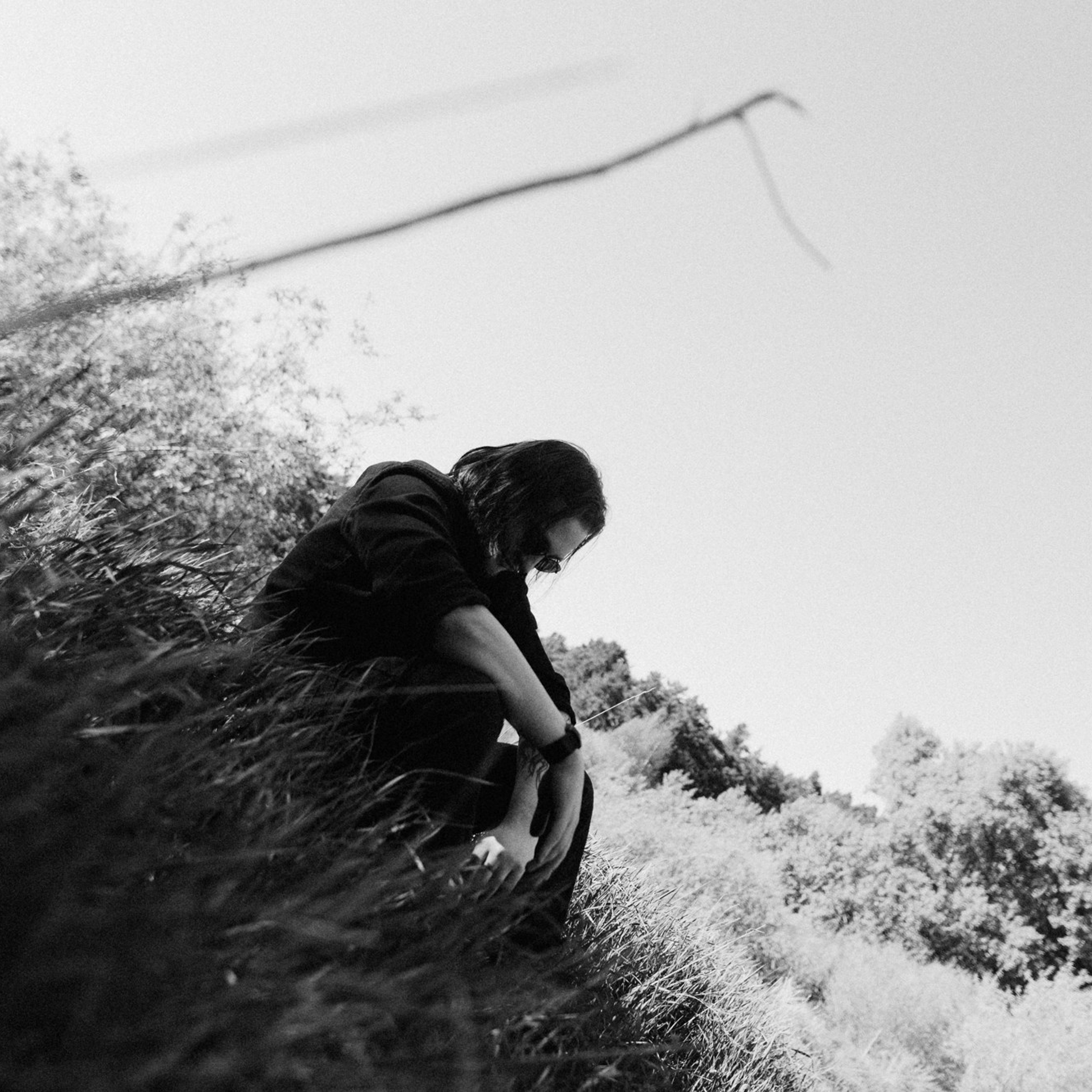 Мужской портрет на природе в Тюмени — Фотограф Дарья Мустафина. Портретный фотограф Тюмень Дарья Мустафина