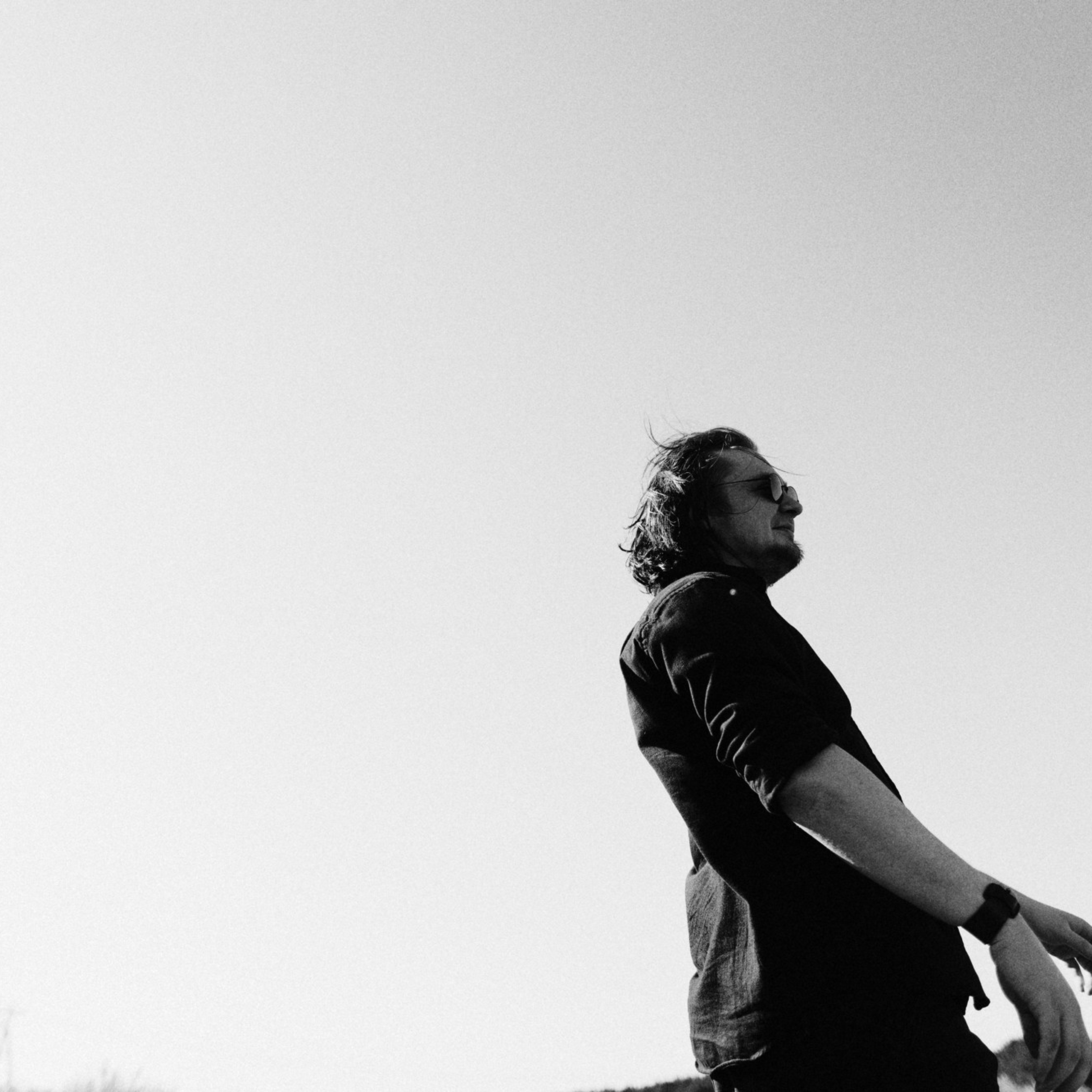 Мужской портрет на природе в Тюмени — Фотограф Дарья Мустафина. Портретный фотограф Тюмень Дарья Мустафина