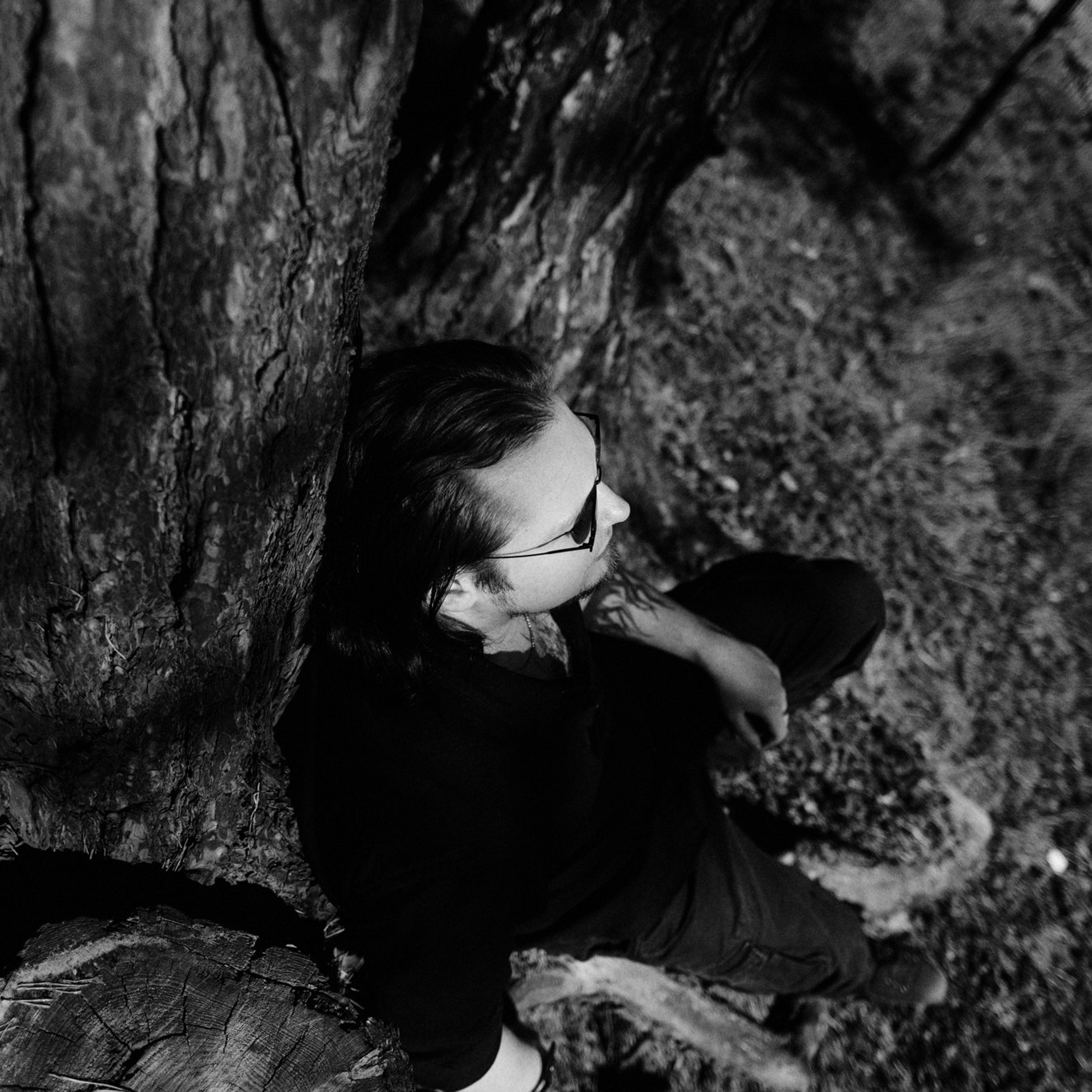 Мужской портрет на природе в Тюмени — Фотограф Дарья Мустафина. Портретный фотограф Тюмень Дарья Мустафина