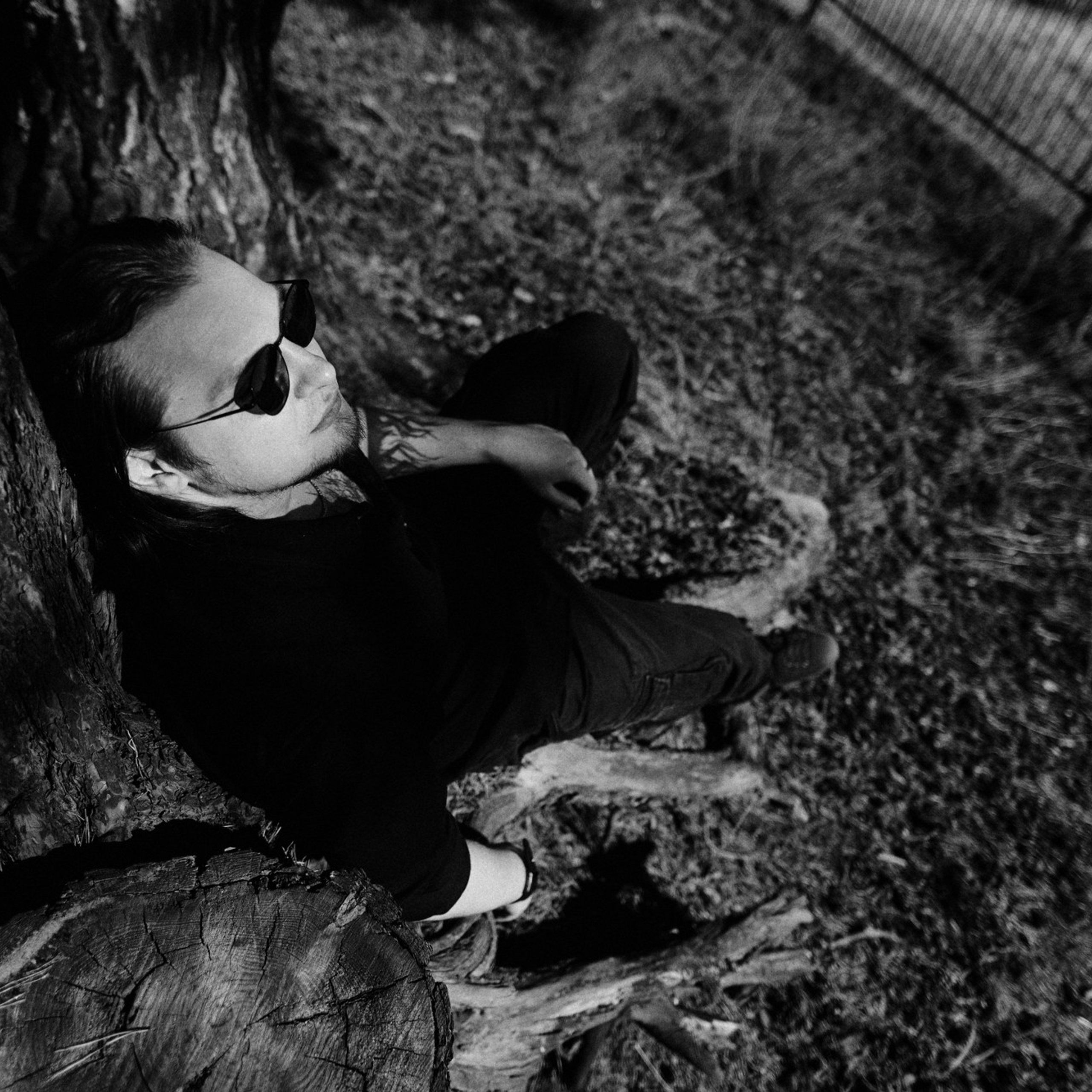 Мужской портрет на природе в Тюмени — Фотограф Дарья Мустафина. Портретный фотограф Тюмень Дарья Мустафина