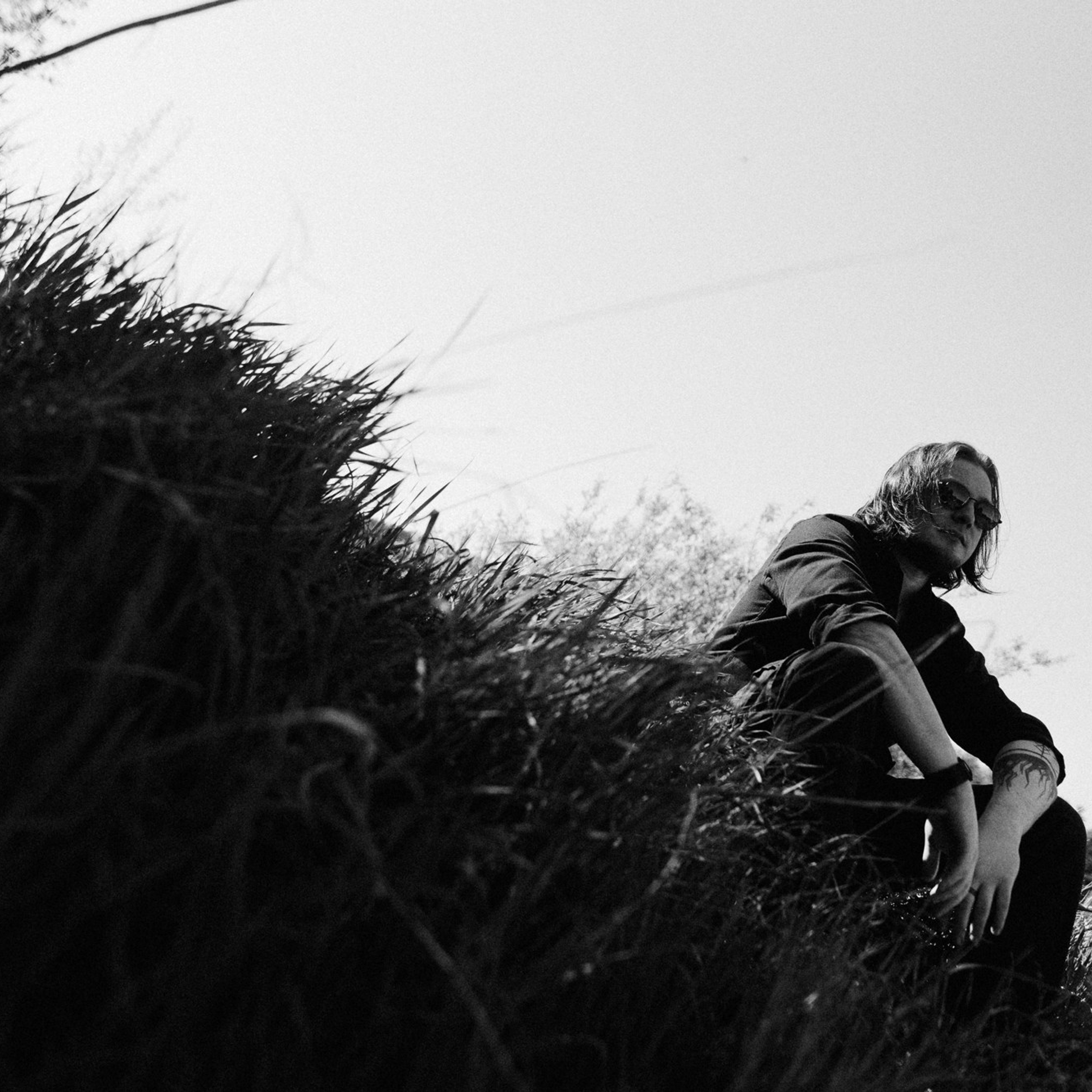 Мужской портрет на природе в Тюмени — Фотограф Дарья Мустафина. Портретный фотограф Тюмень Дарья Мустафина