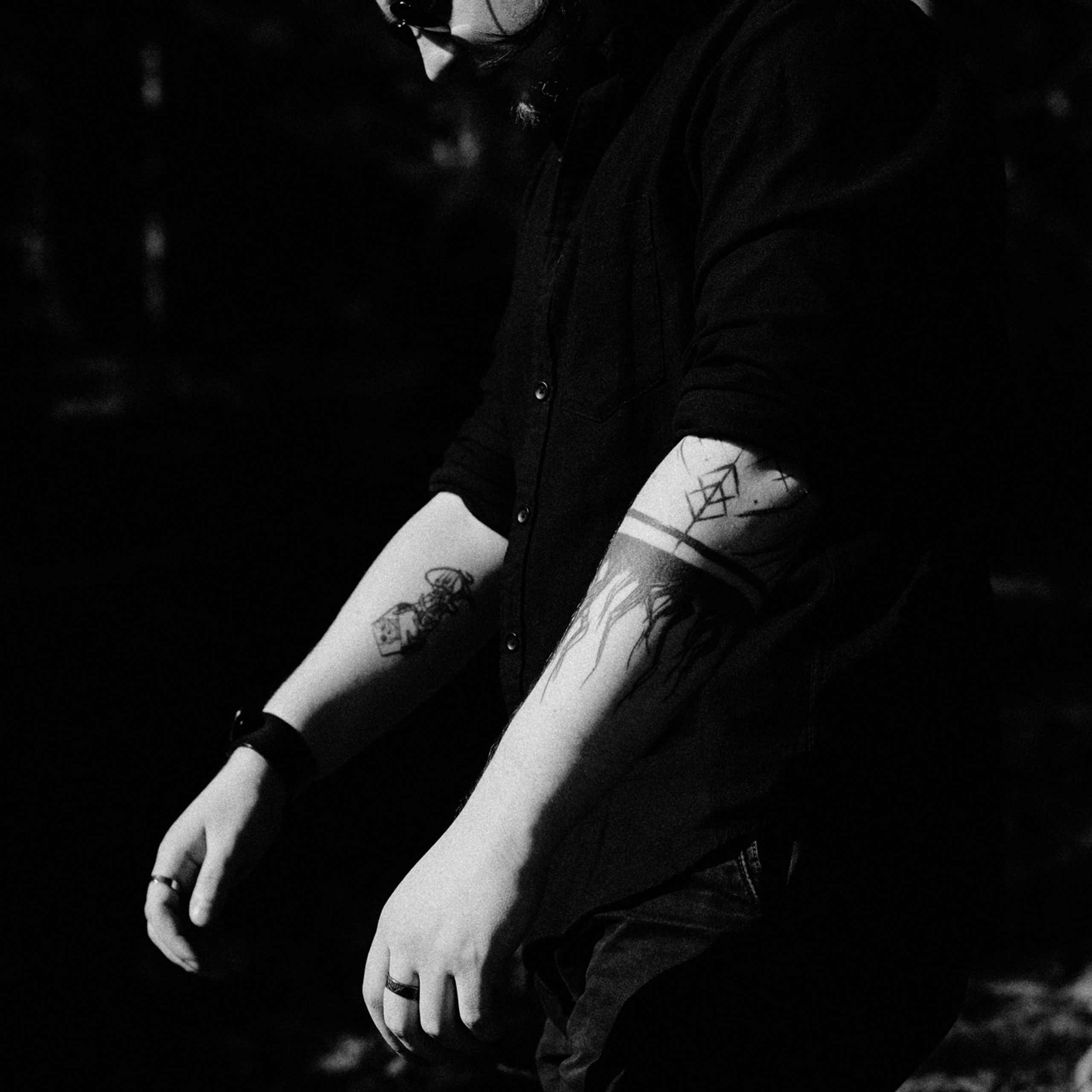  Творческая фотосессия на природе, темная эстетика и нуар