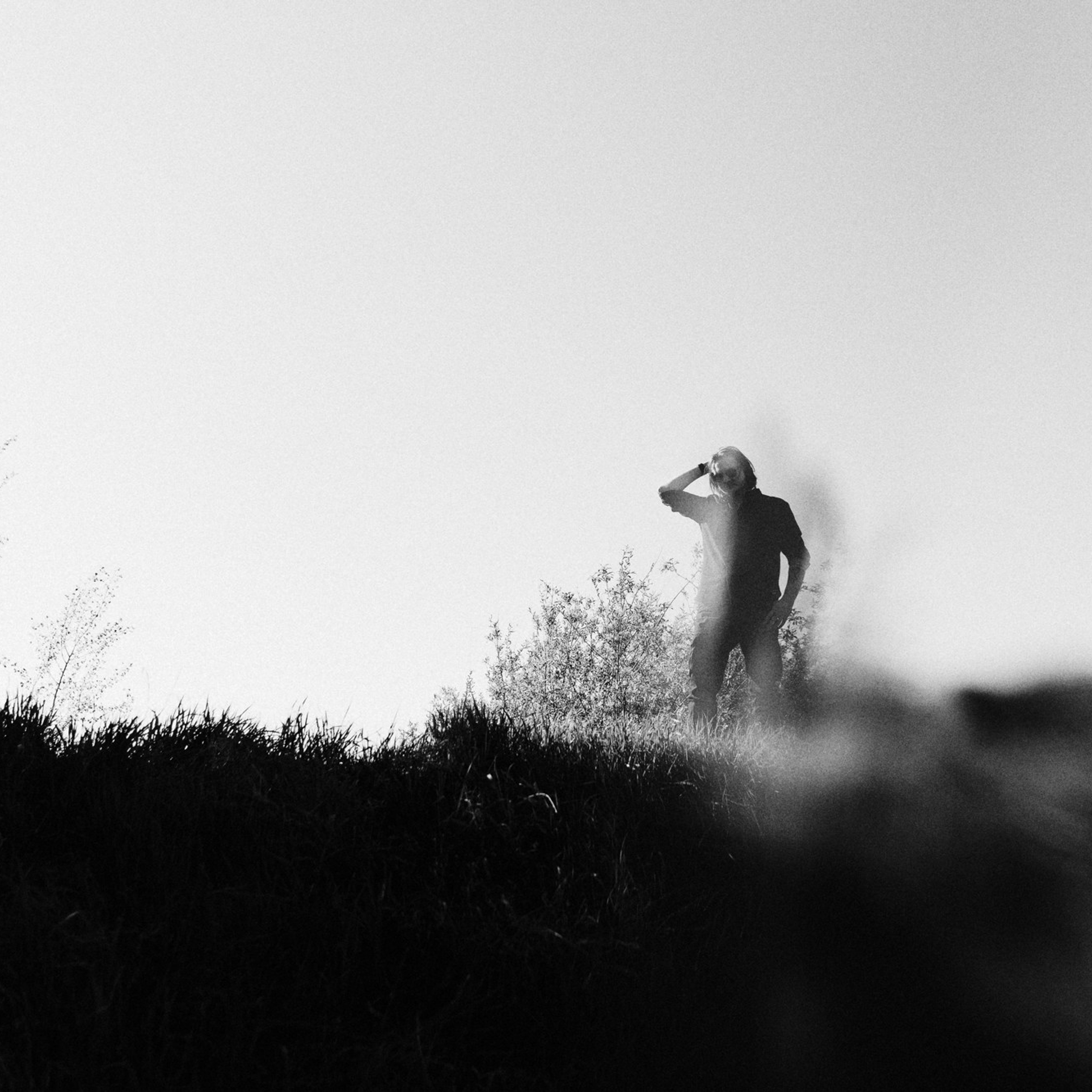 Мужской портрет на природе в Тюмени — Фотограф Дарья Мустафина. Портретный фотограф Тюмень Дарья Мустафина