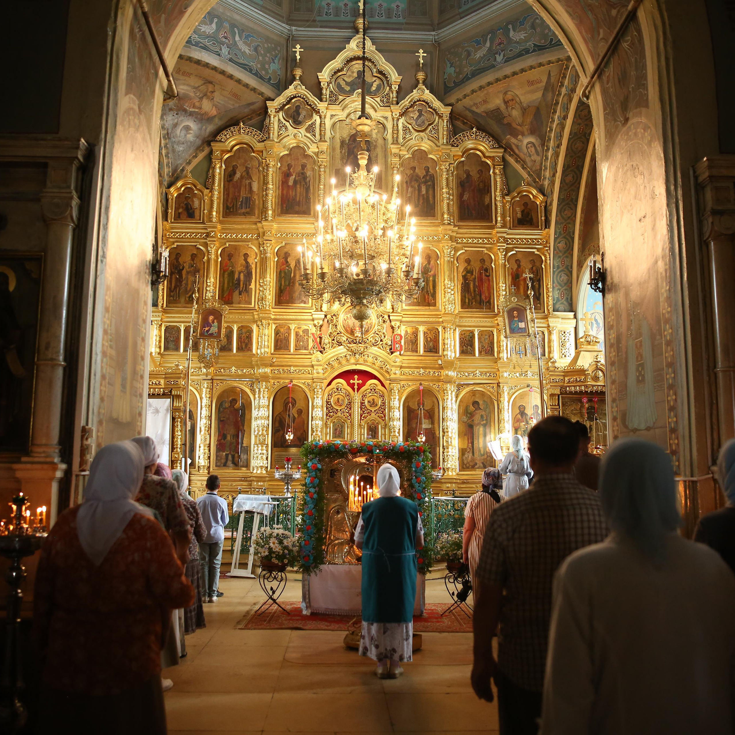 Крестный ход в день памяти Тихвинской иконы Божией Матери