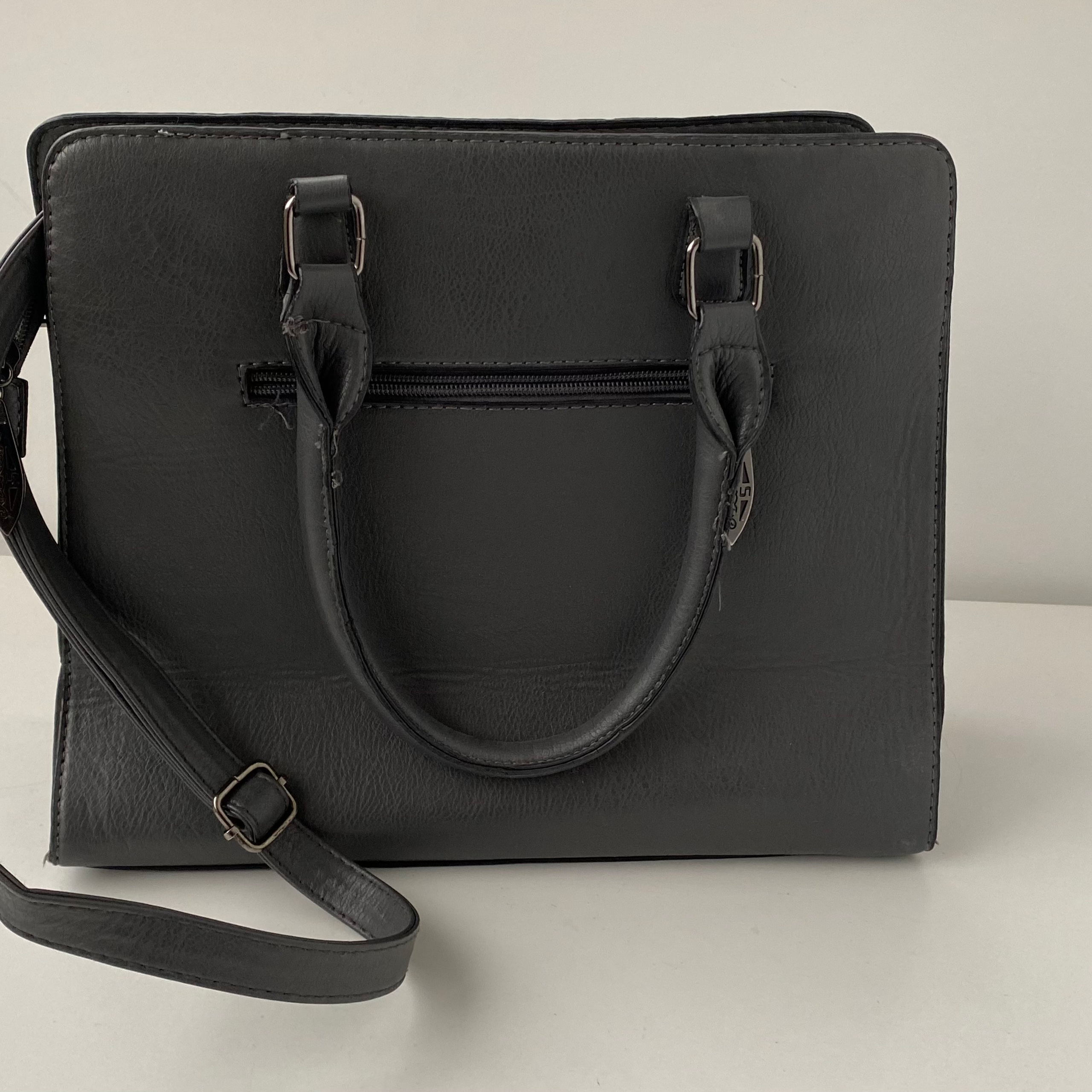 Женская сумка серая. Виктория Еремина — фотограф и видеограф в Москве