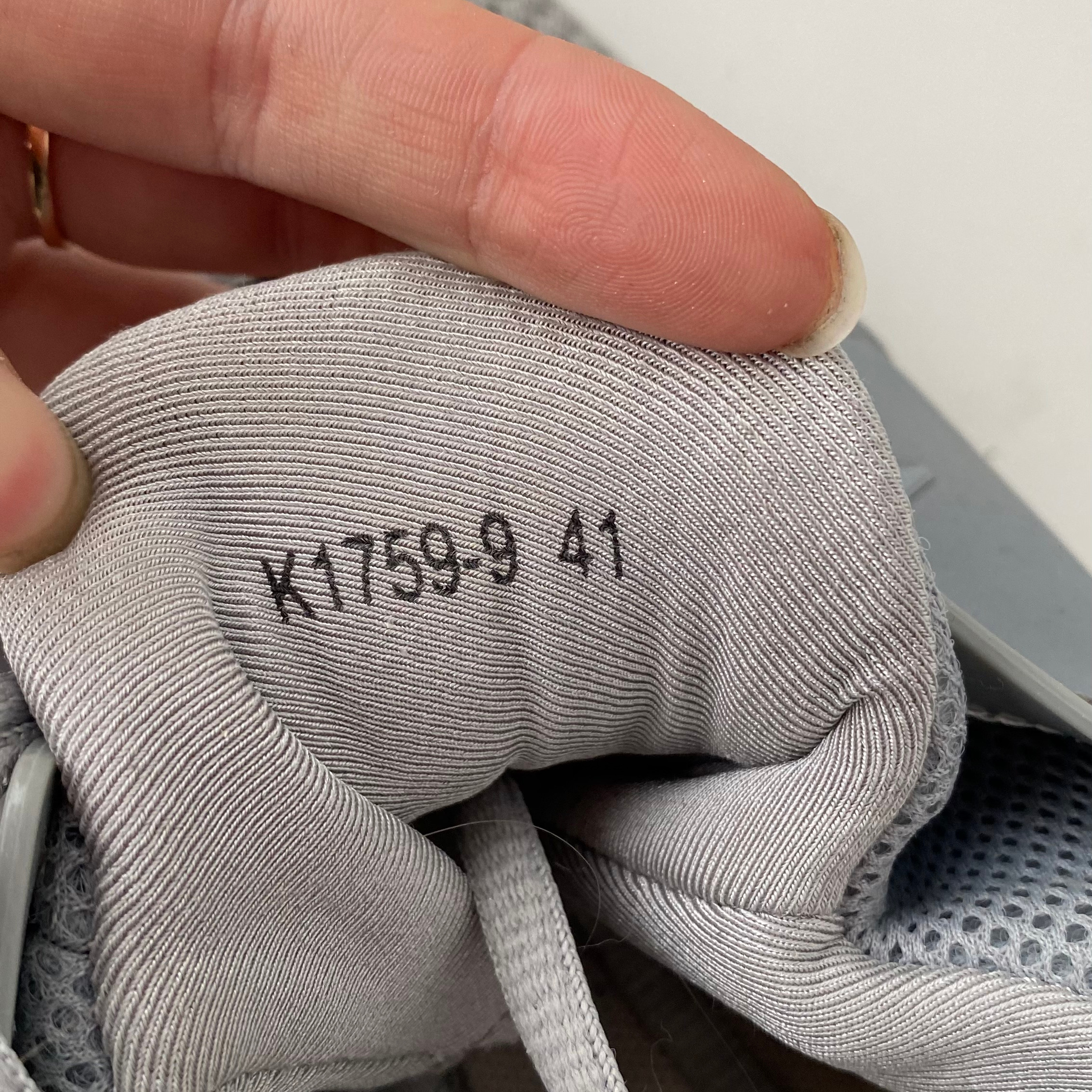 Кроссовки женские голубые. Виктория Еремина — фотограф и видеограф в Москве