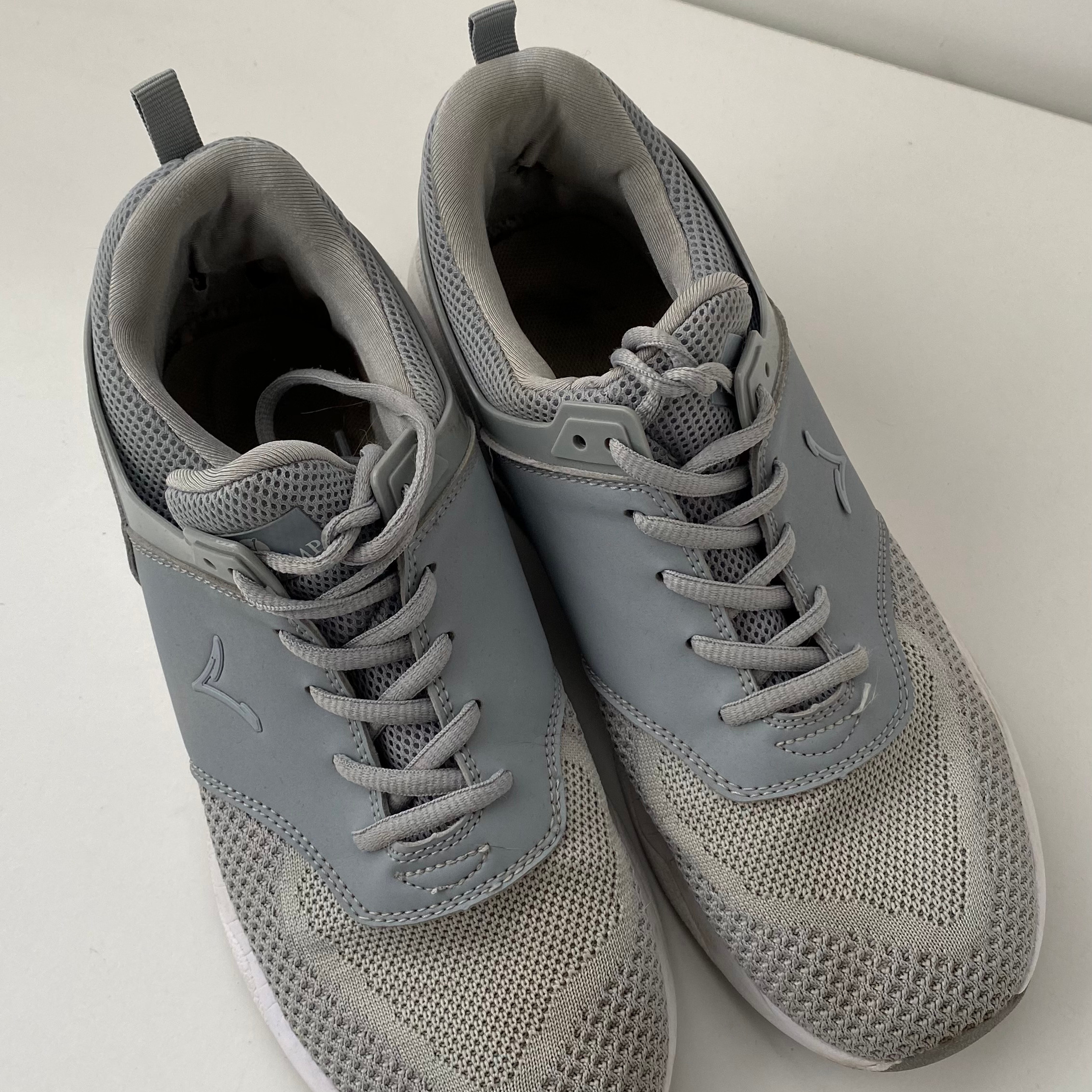 Кроссовки женские голубые. Виктория Еремина — фотограф и видеограф в Москве