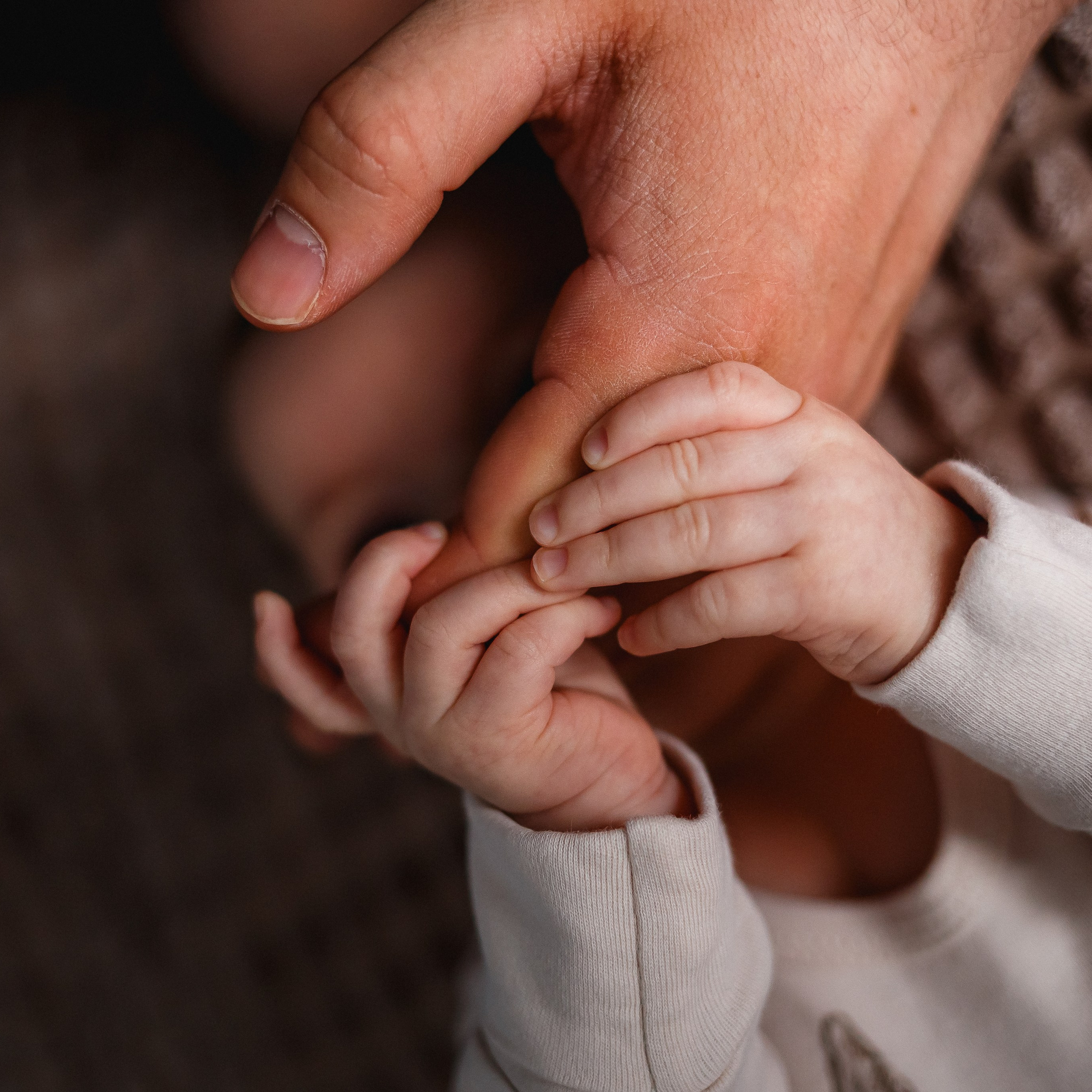 Малышка Катя, родители и бабушка. Домашняя съёмка.