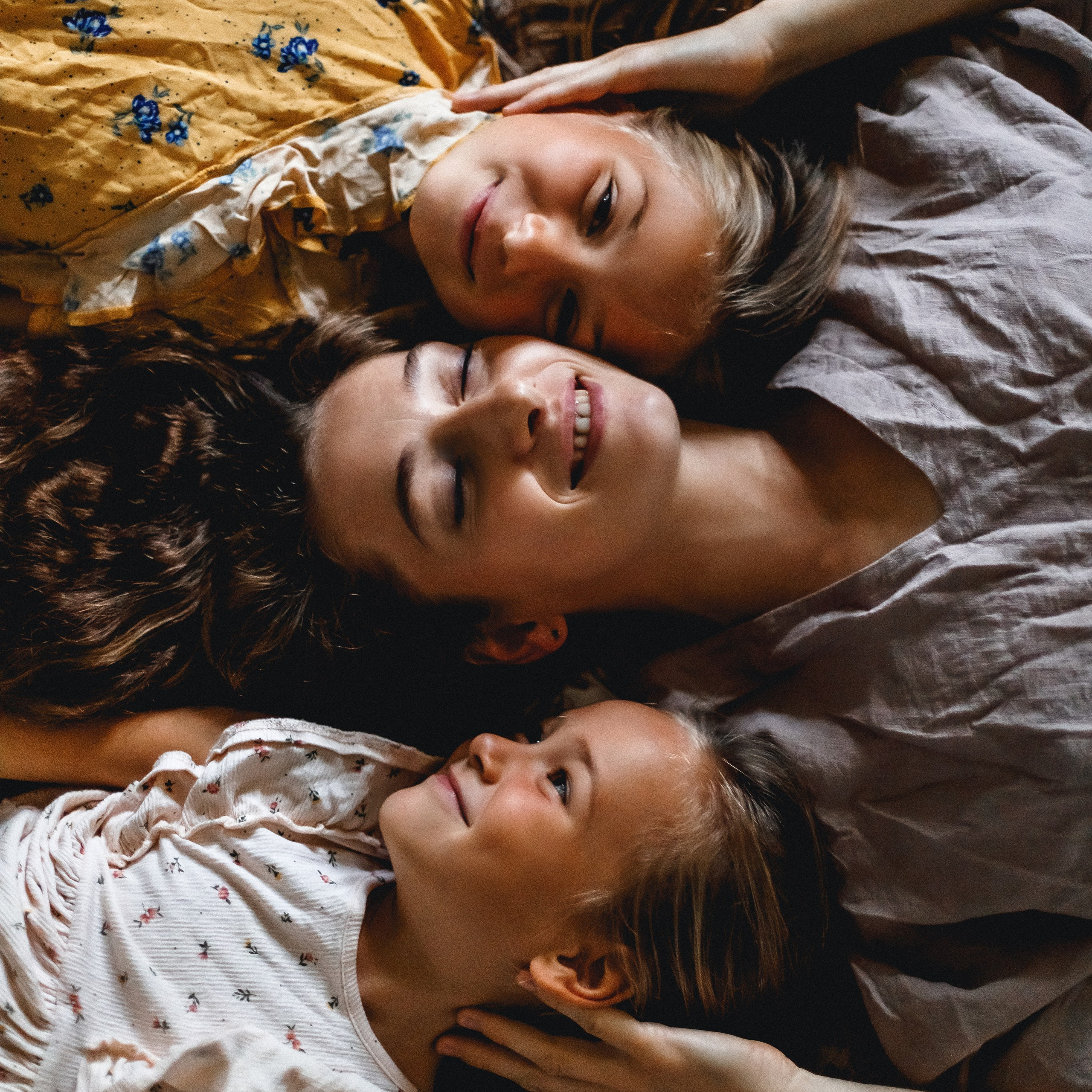 Настя и дочери. Домашняя съёмка.