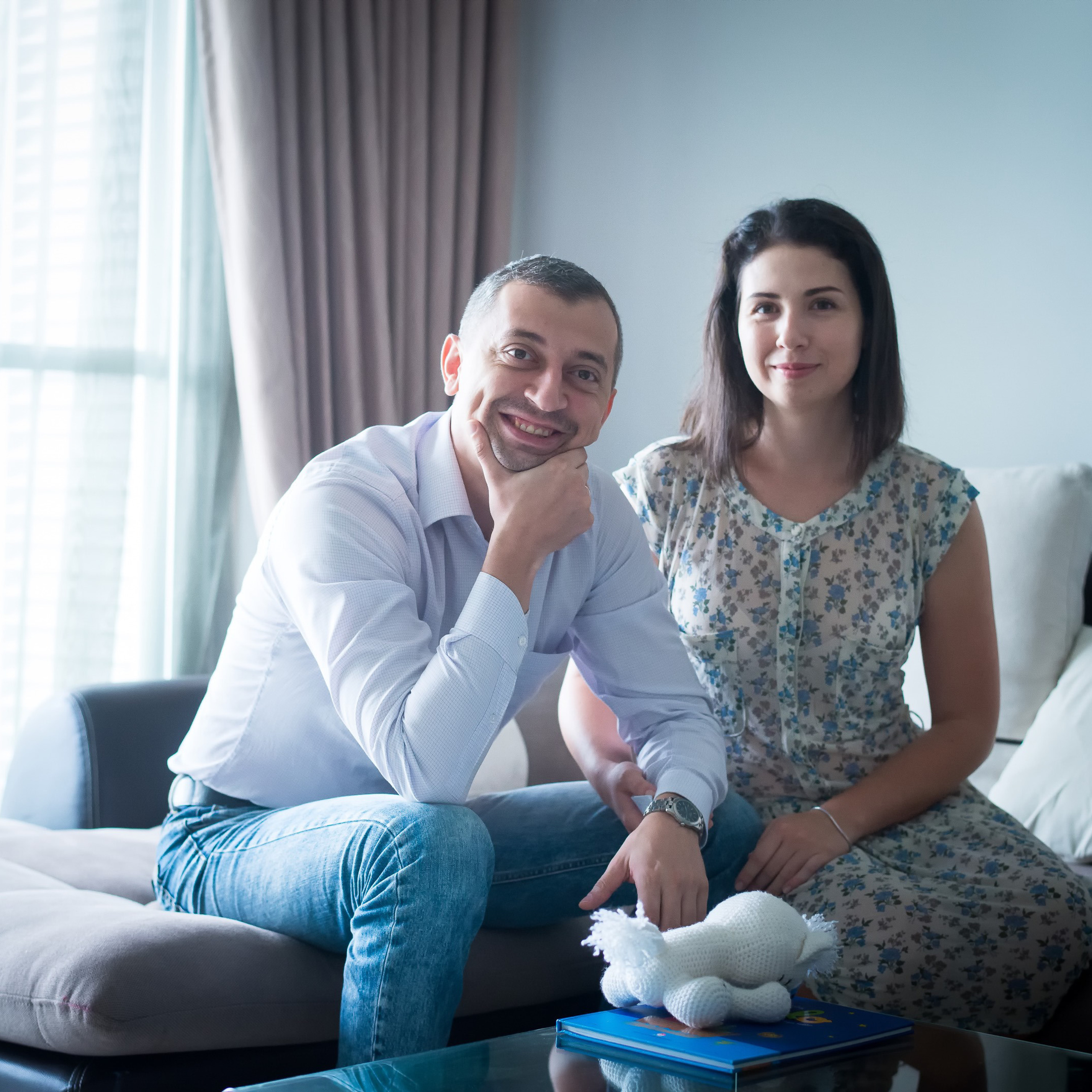 Дима и Алла. Алиса идёт впервые в сад. Вьетнам.