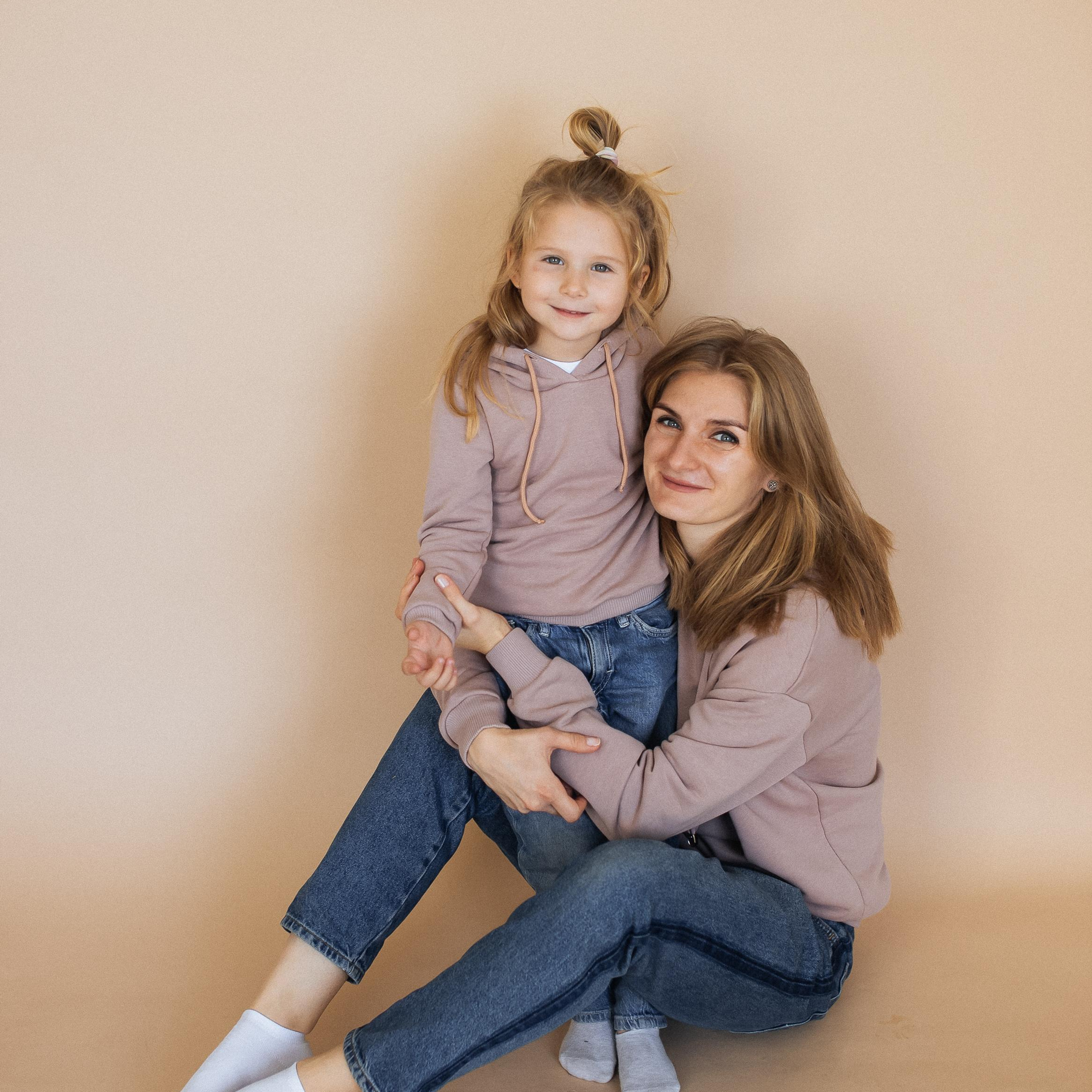 Вика и Есения