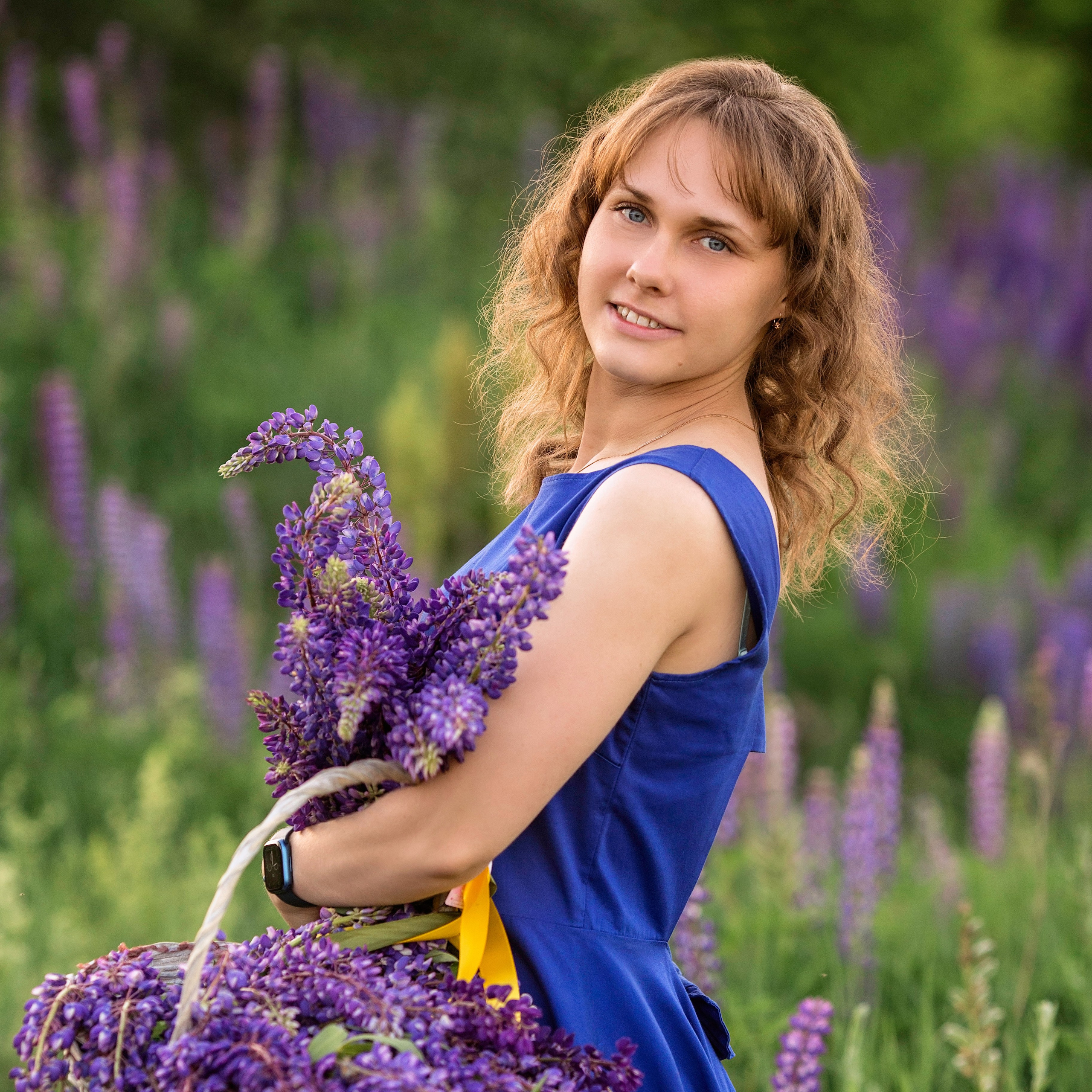 Индивидуальная фотосессия в люпинах (Анна)