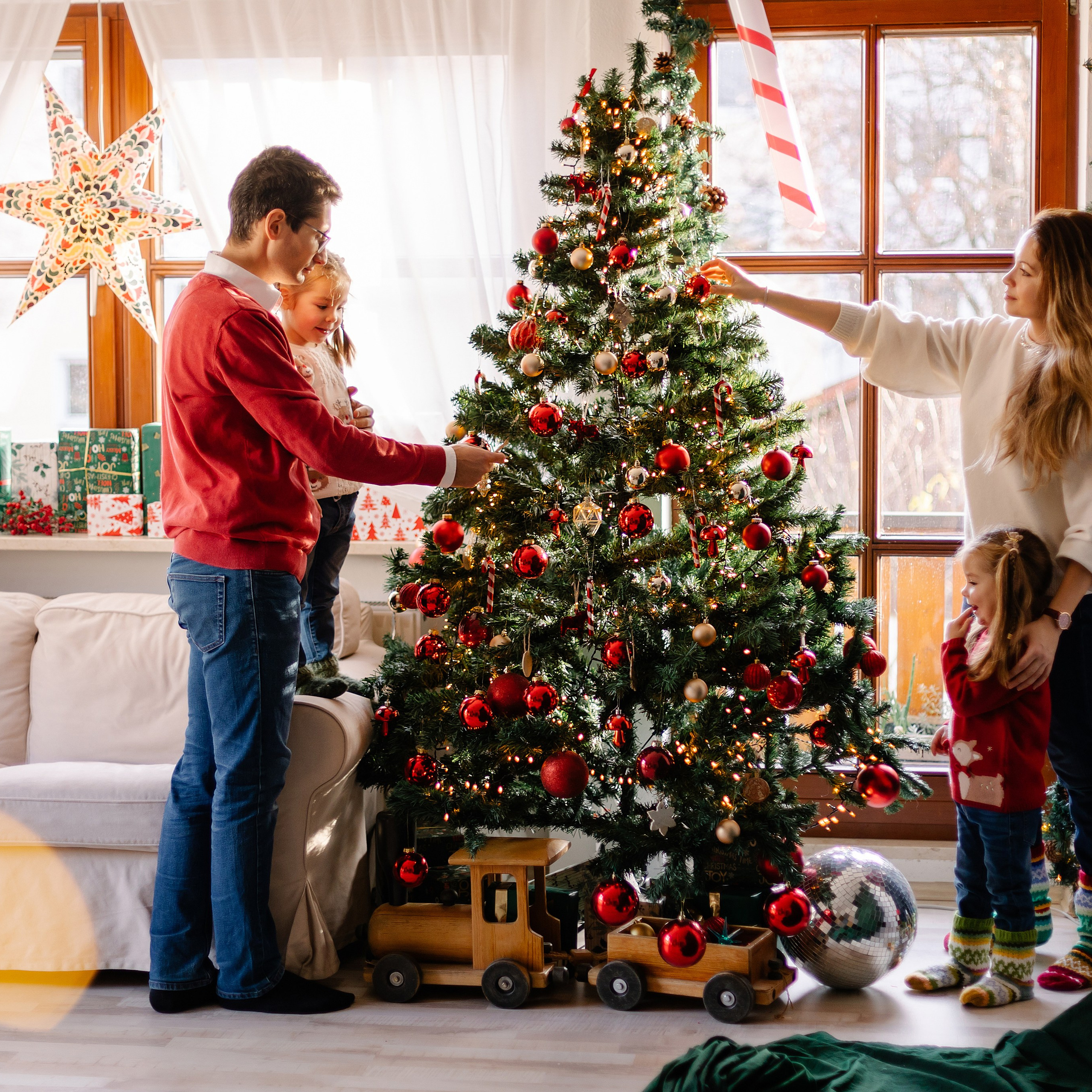 Weihnachtsminis 2024. Eine schöne Familie. Fotografin in München Dasha Antipina