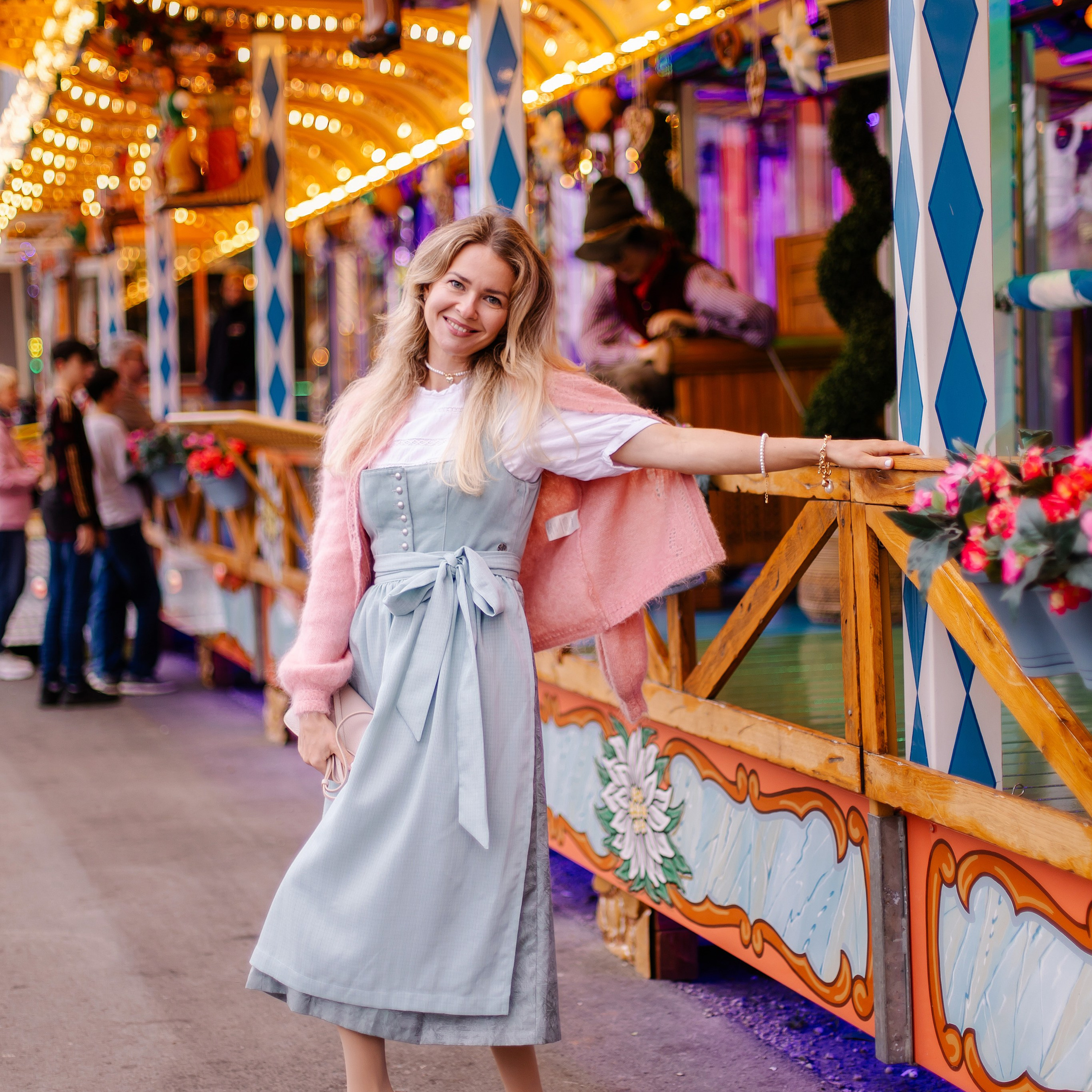 Wiesnprinzessin Fotoshooting – Romantische Fotos auf dem Oktoberfest in München. Fotografin in München Dasha Antipina