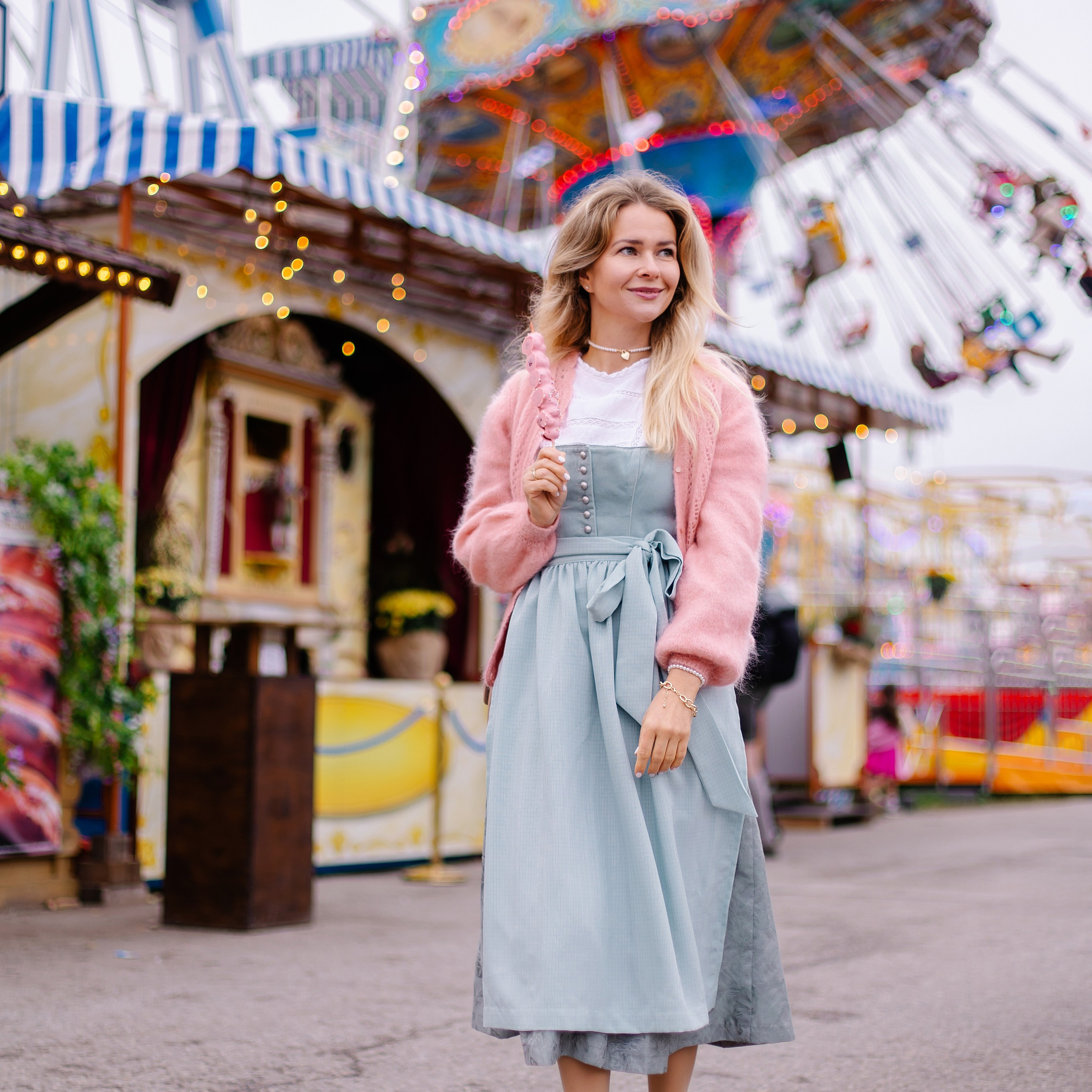 Wiesnprinzessin Fotoshooting – Romantische Fotos auf dem Oktoberfest in München. Fotografin in München Dasha Antipina
