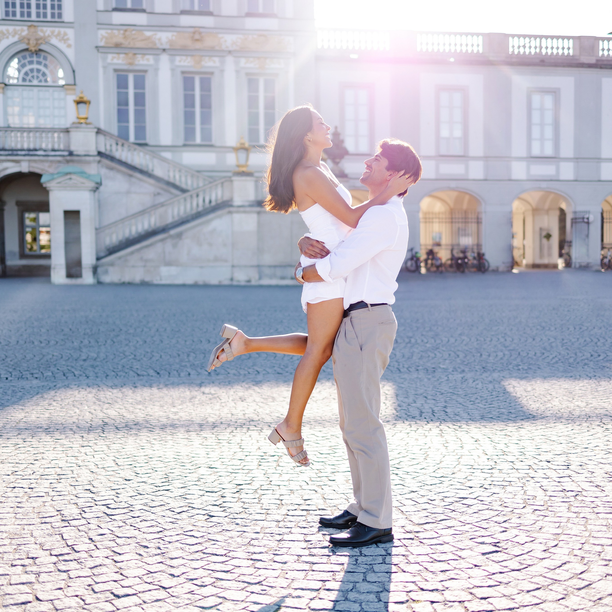 Verlobungsfotoshooting in München – romantische Paarfotos am Schloss Nymphenburg. Fotografin in München Dasha Antipina