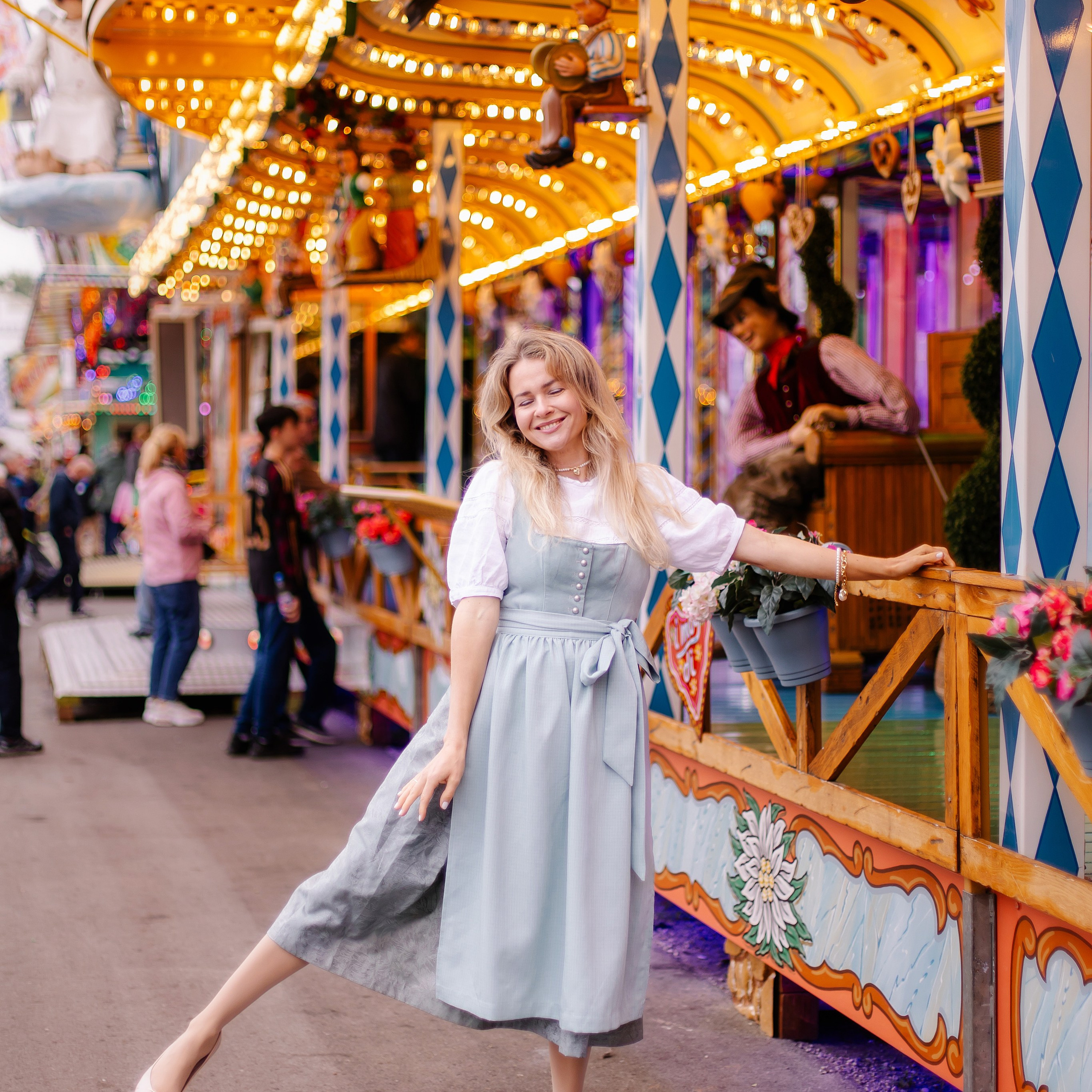 Wiesnprinzessin Fotoshooting – Romantische Fotos auf dem Oktoberfest in München. Fotografin in München Dasha Antipina
