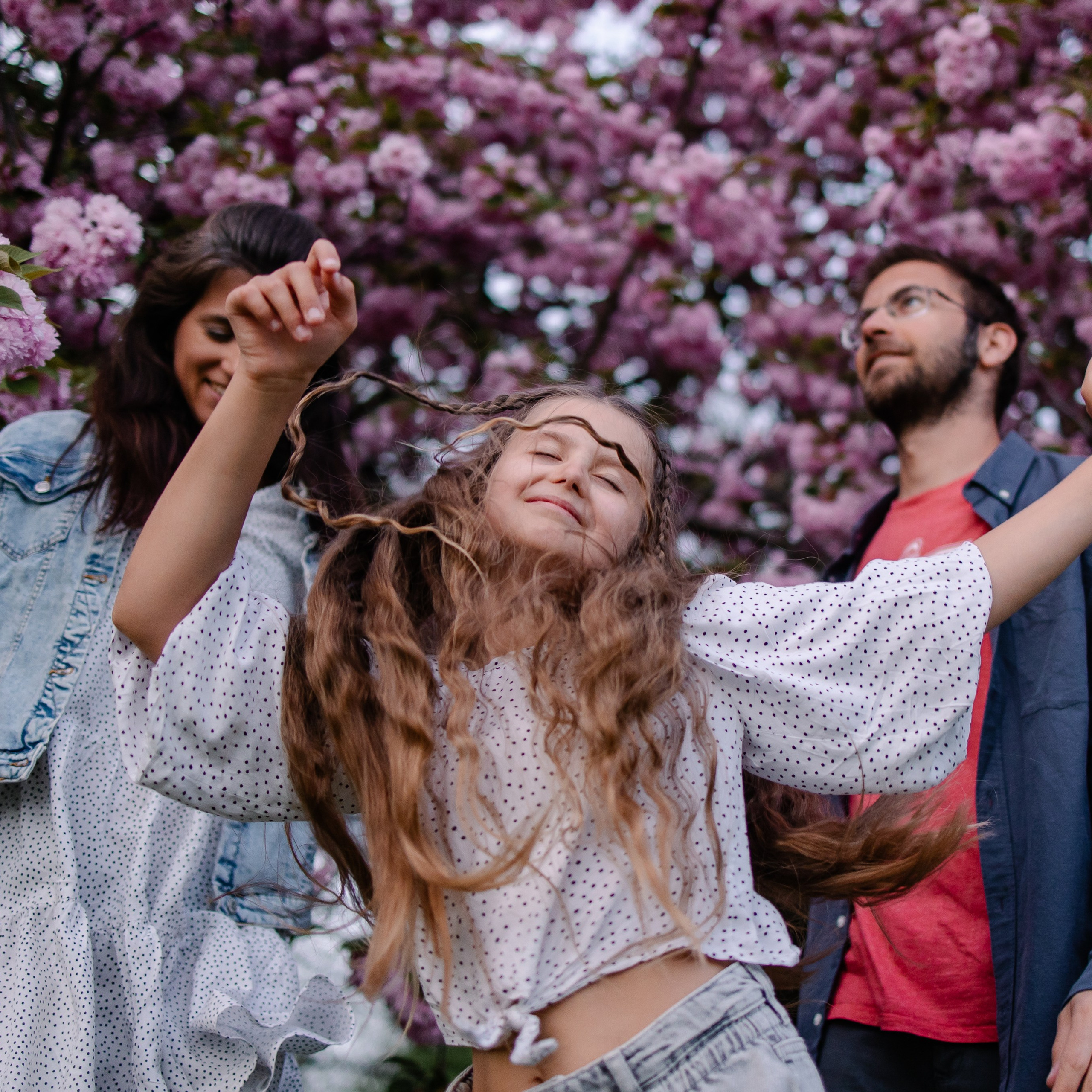 Семейная фотосессия в Мюнхене. Фотосессия в сакуре. Семейный фотограф в Мюнхене Даша Антипина